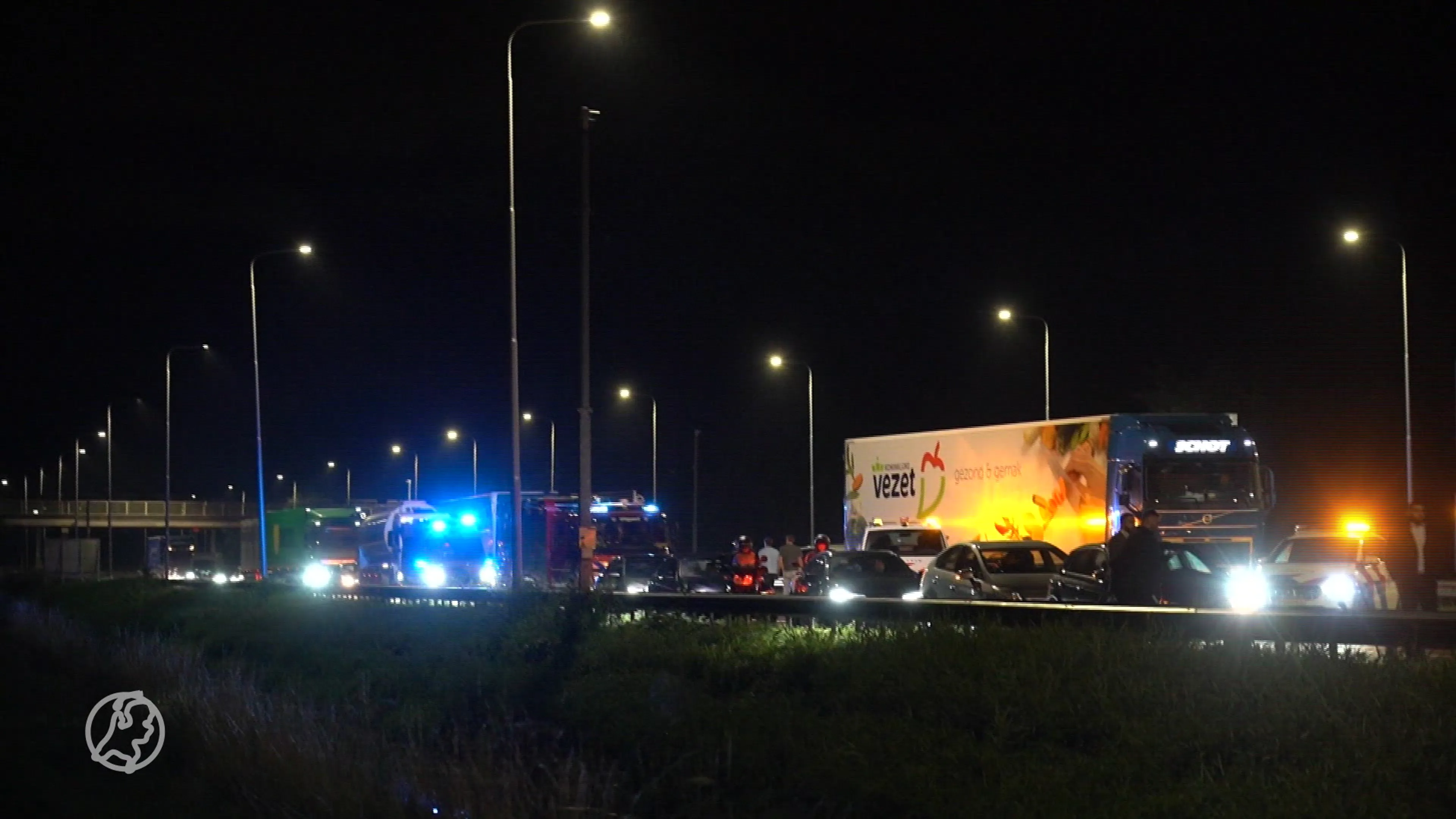 Automobilist (35) overleden na botsing met vrachtwagen op A9