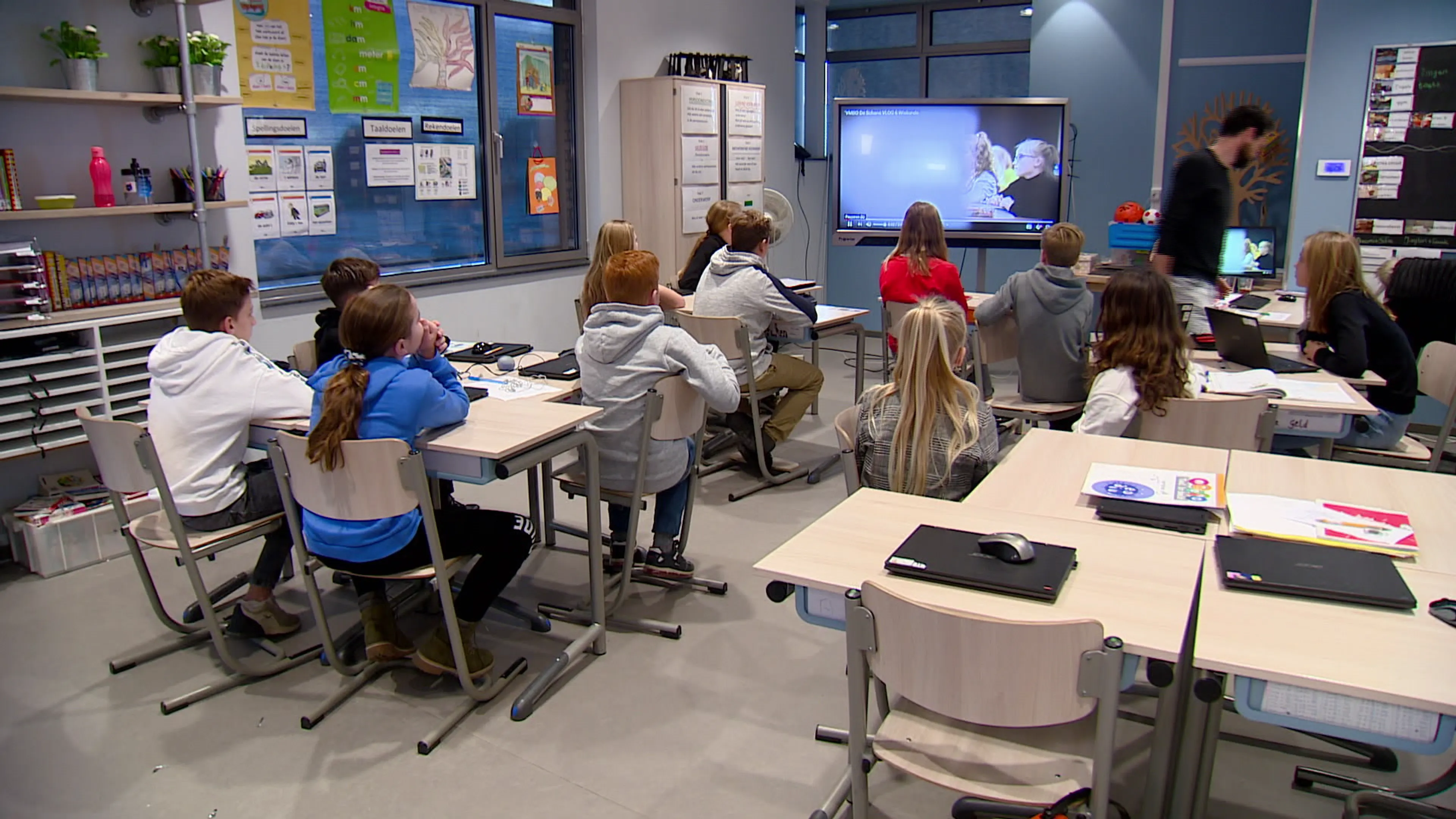 Vakbond CNV: leerlingen met coronaklachten gaan toch naar school