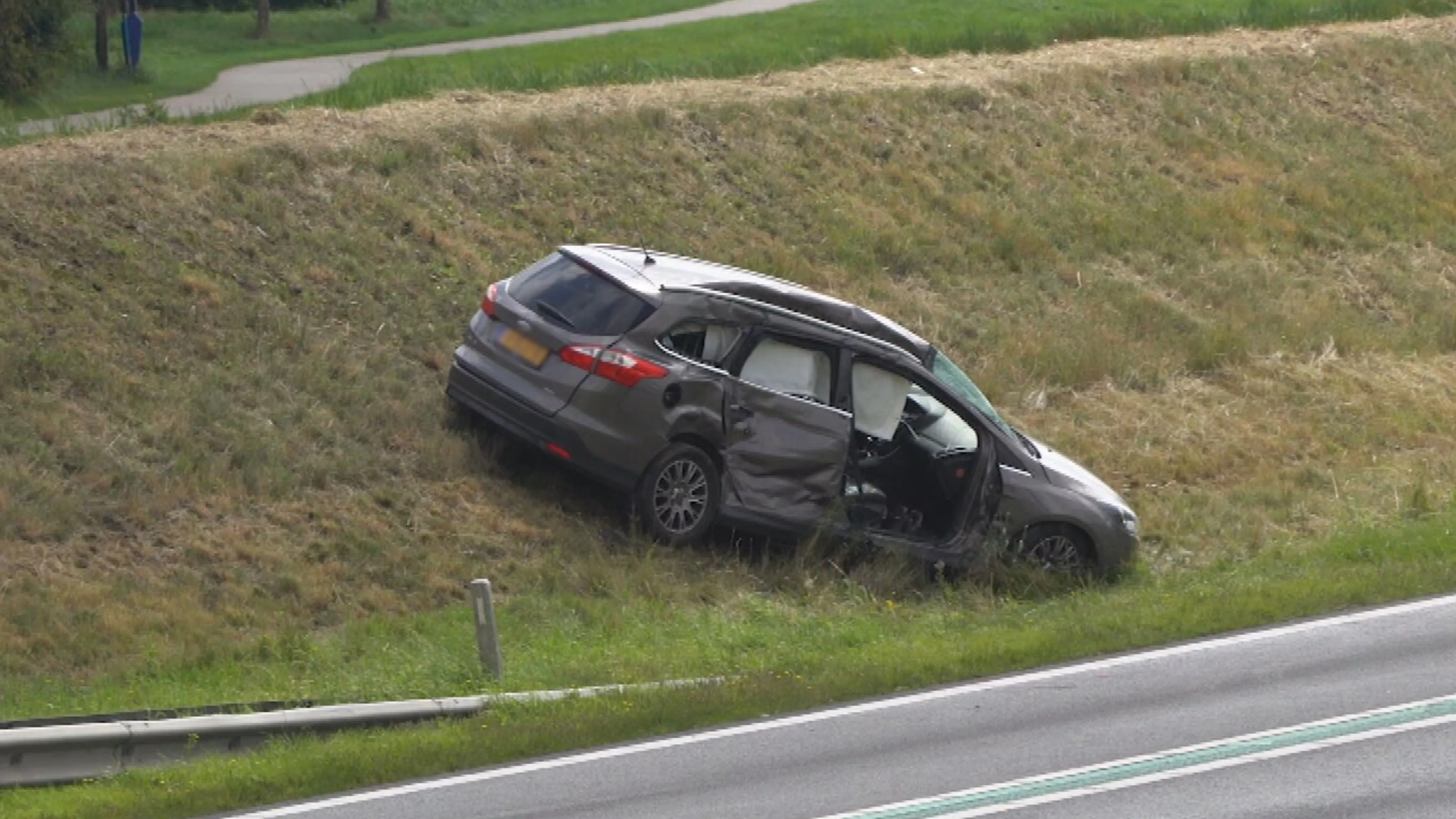 Twee mannen en een jongen zwaargewond na ongeluk op N50 bij Kampen