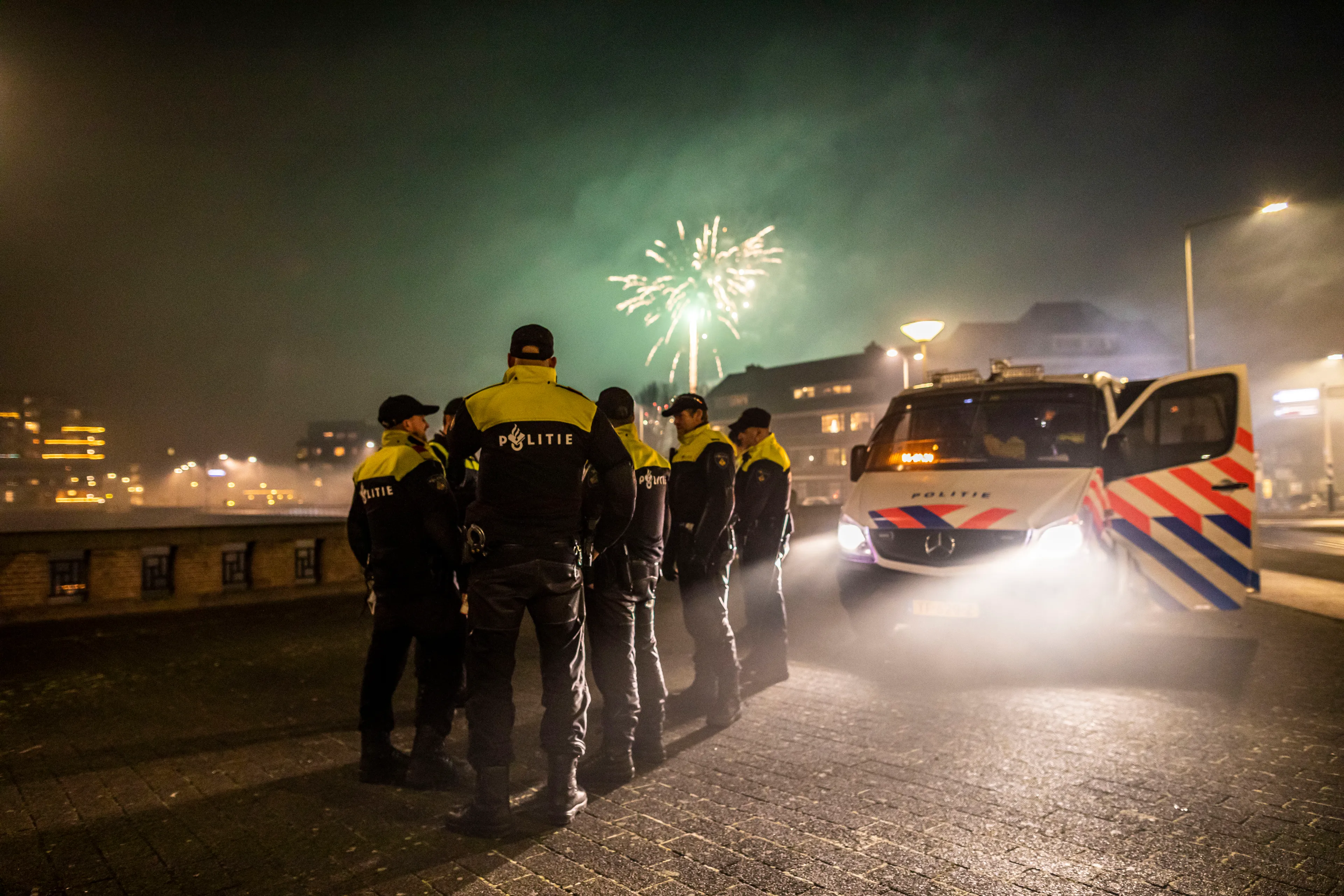 Politiebond: echt geen rustige oudejaarsnacht voor agenten door incidenten