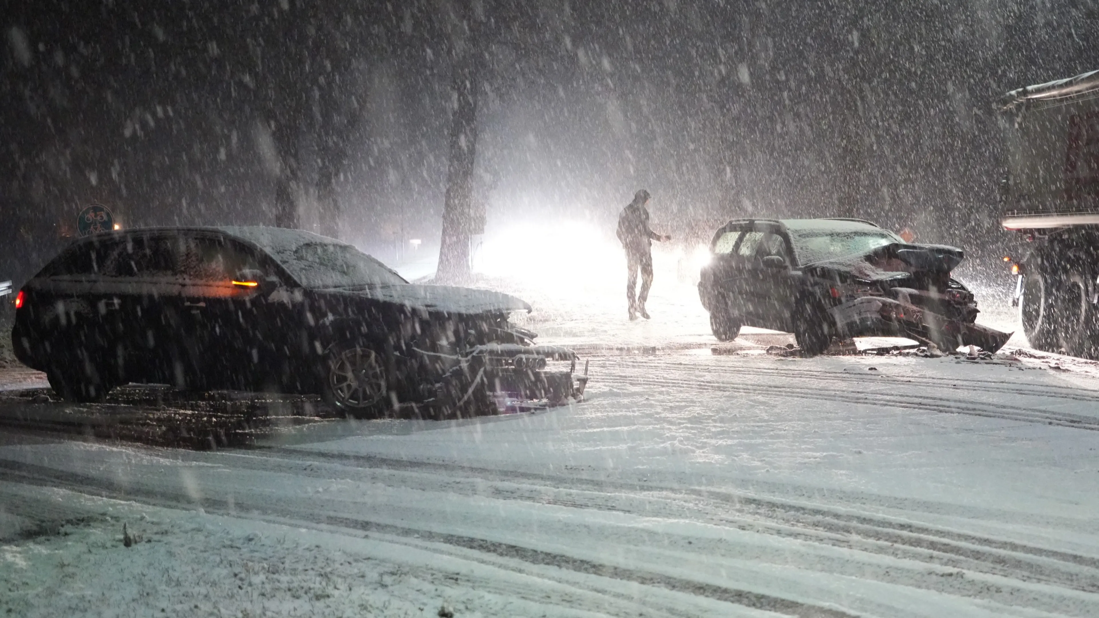 Gewonde bij forse aanrijding tijdens sneeuwbui in Schoonebeek