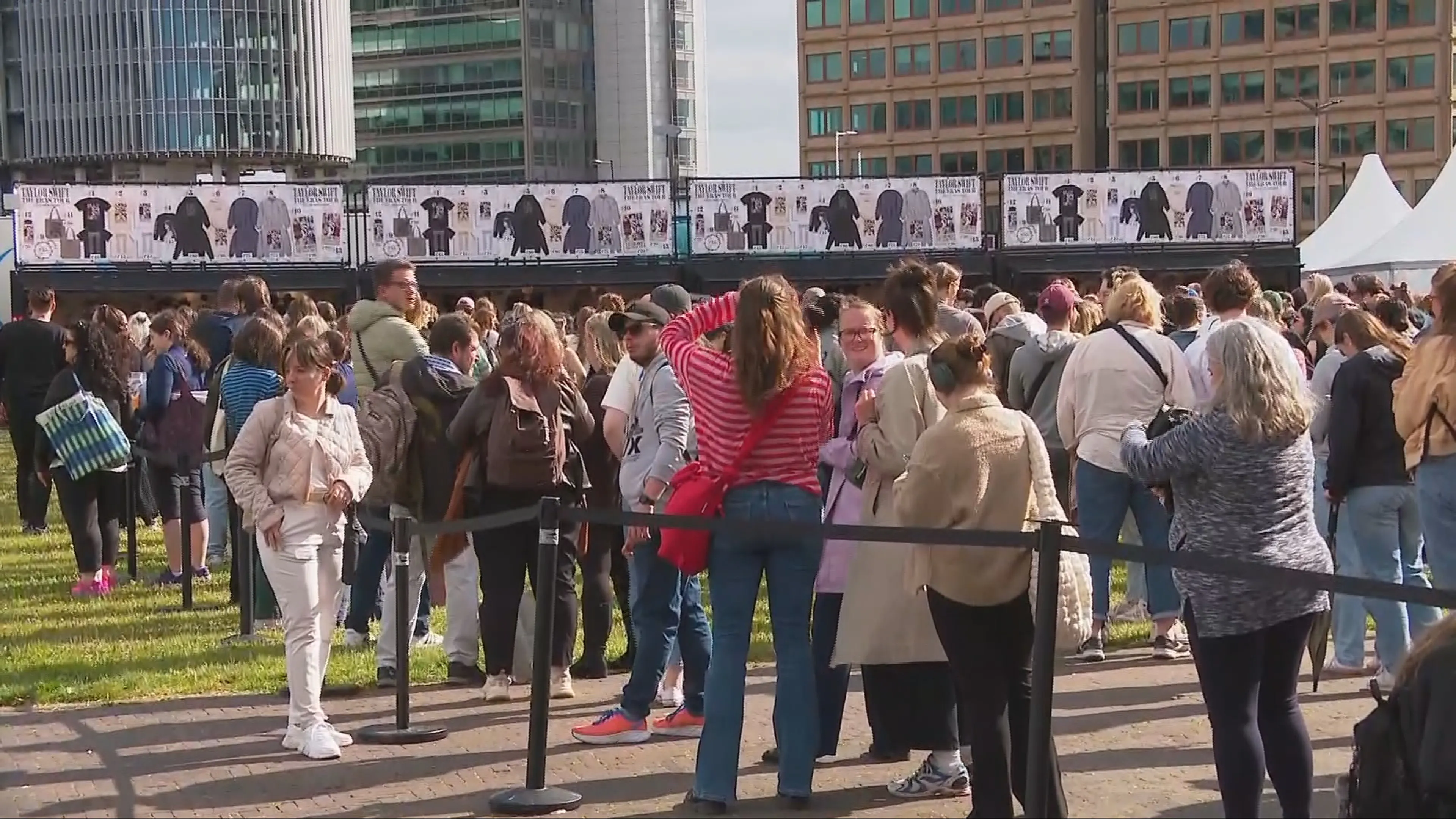 Enorm druk bij verkooppunt Taylor Swift-spullen: dubbele bezetting personeel 