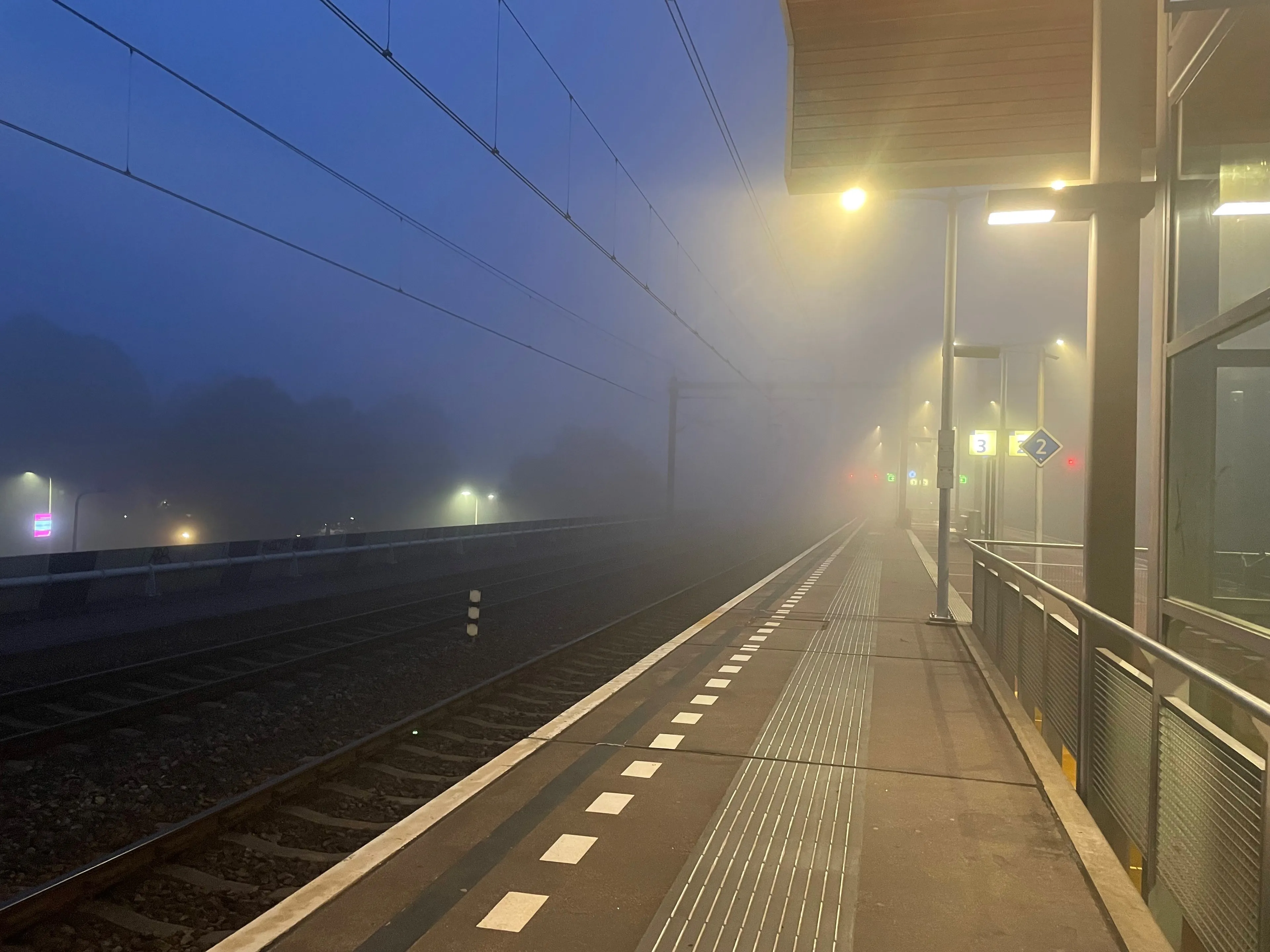 KNMI waarschuwt: code geel vanwege mist en gladheid