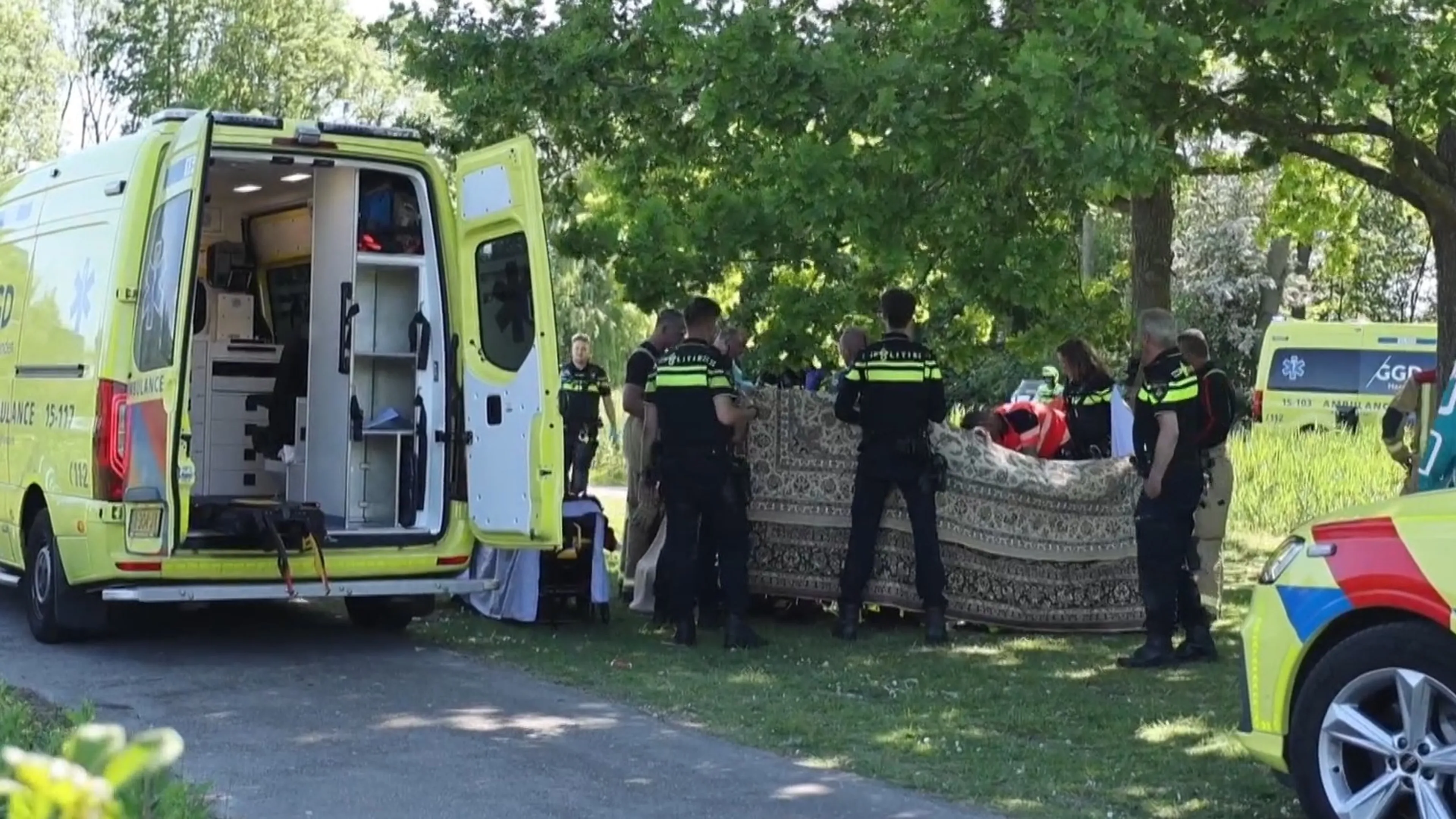 Vermist meisje (7) uit water gehaald, met spoed naar het ziekenhuis