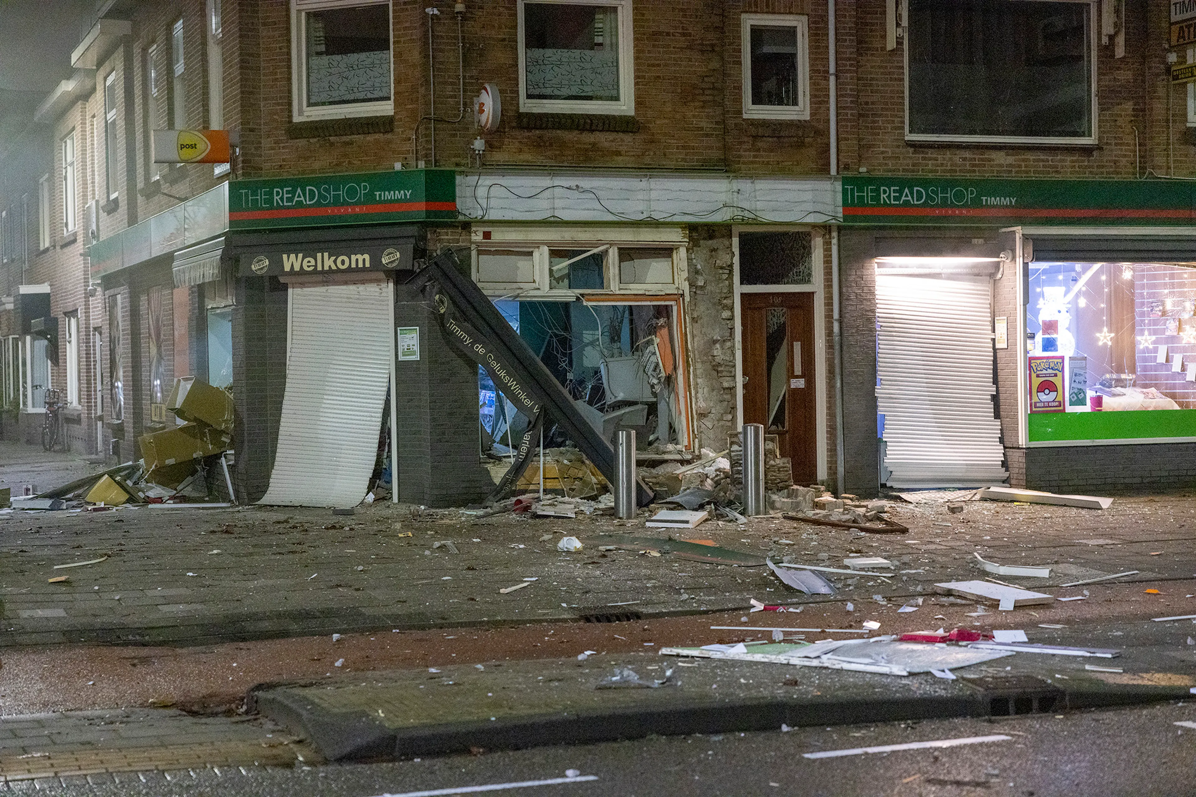 Flinke ravage na plofkraak op geldautomaat bij tabakswinkel Haarlem