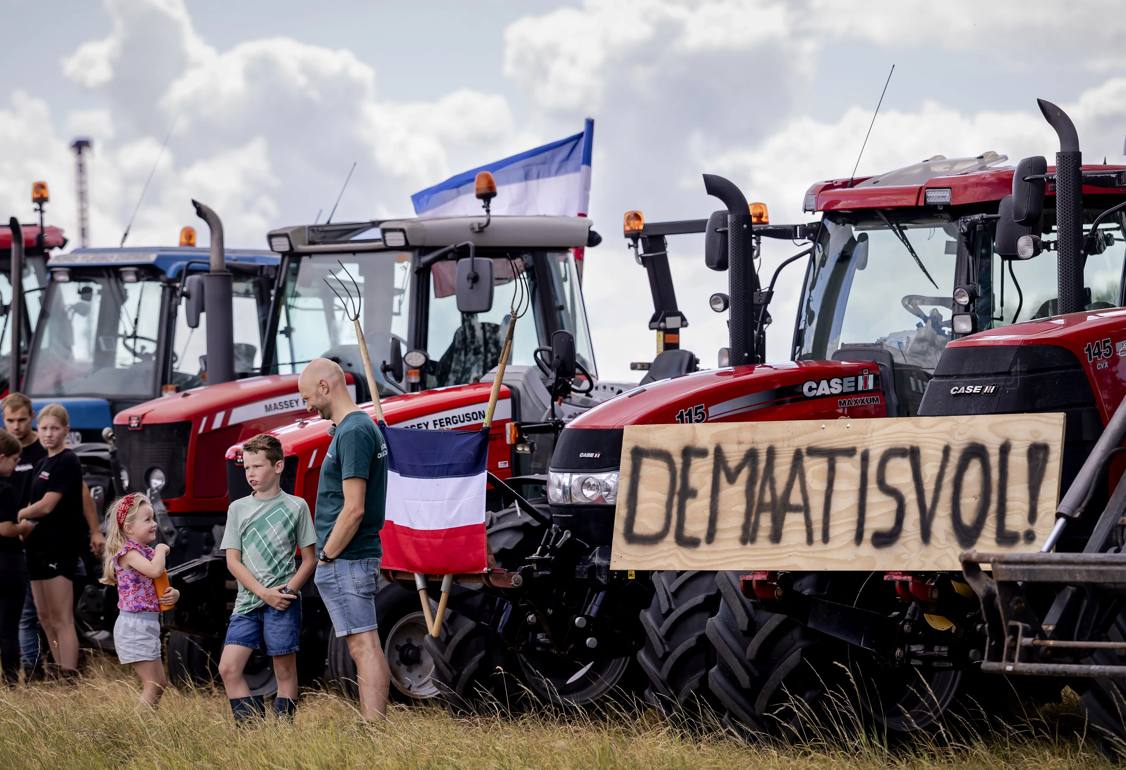 Boeren voeren actie tegen stikstofbeleid kabinet: 'Dit is pas het begin'