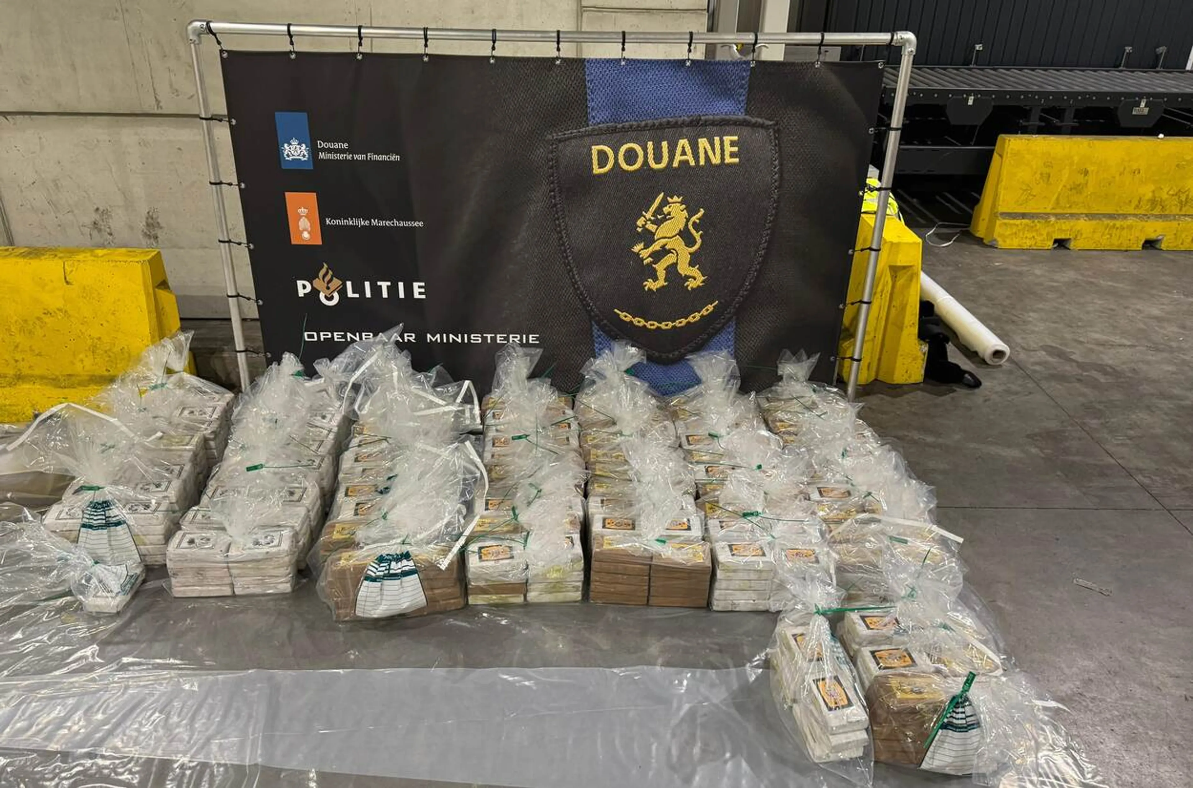 Dik 700 kilo coke gevonden tussen bananen in haven van Vlissingen