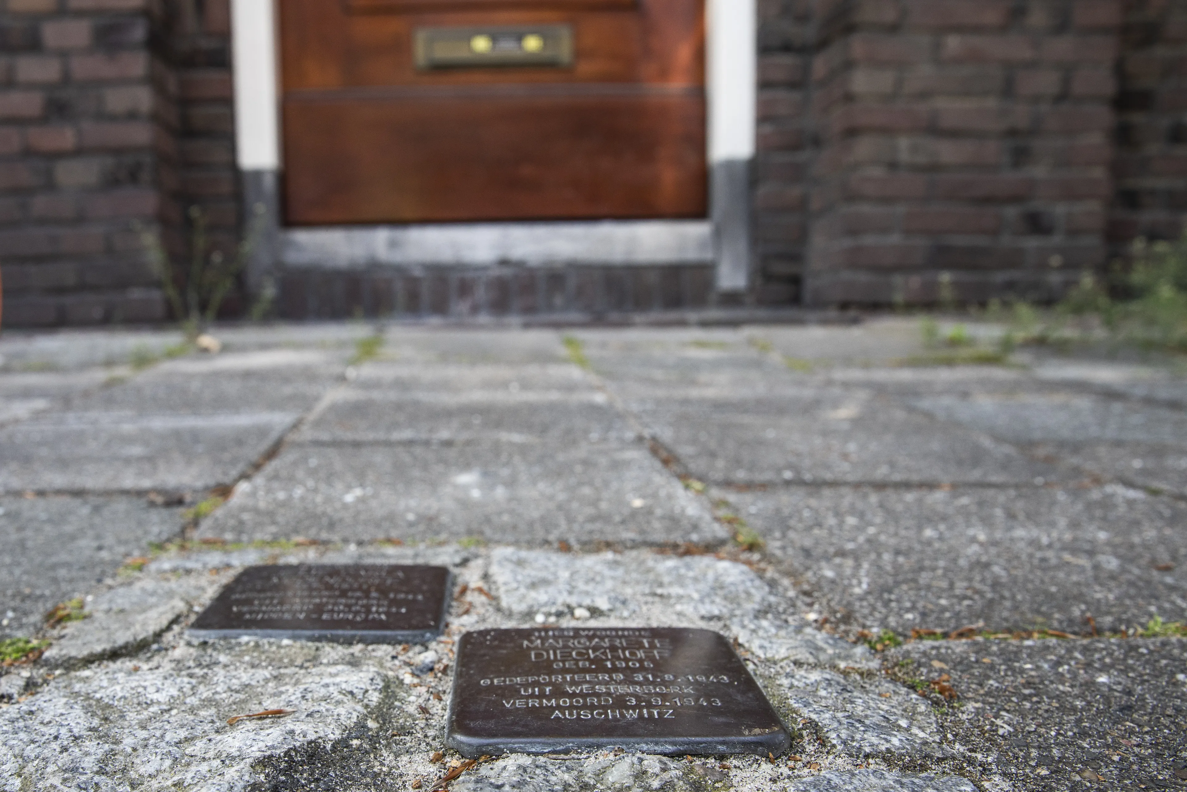 Verdwenen struikelstenen ter nagedachtenis vermoordde joden zijn terecht