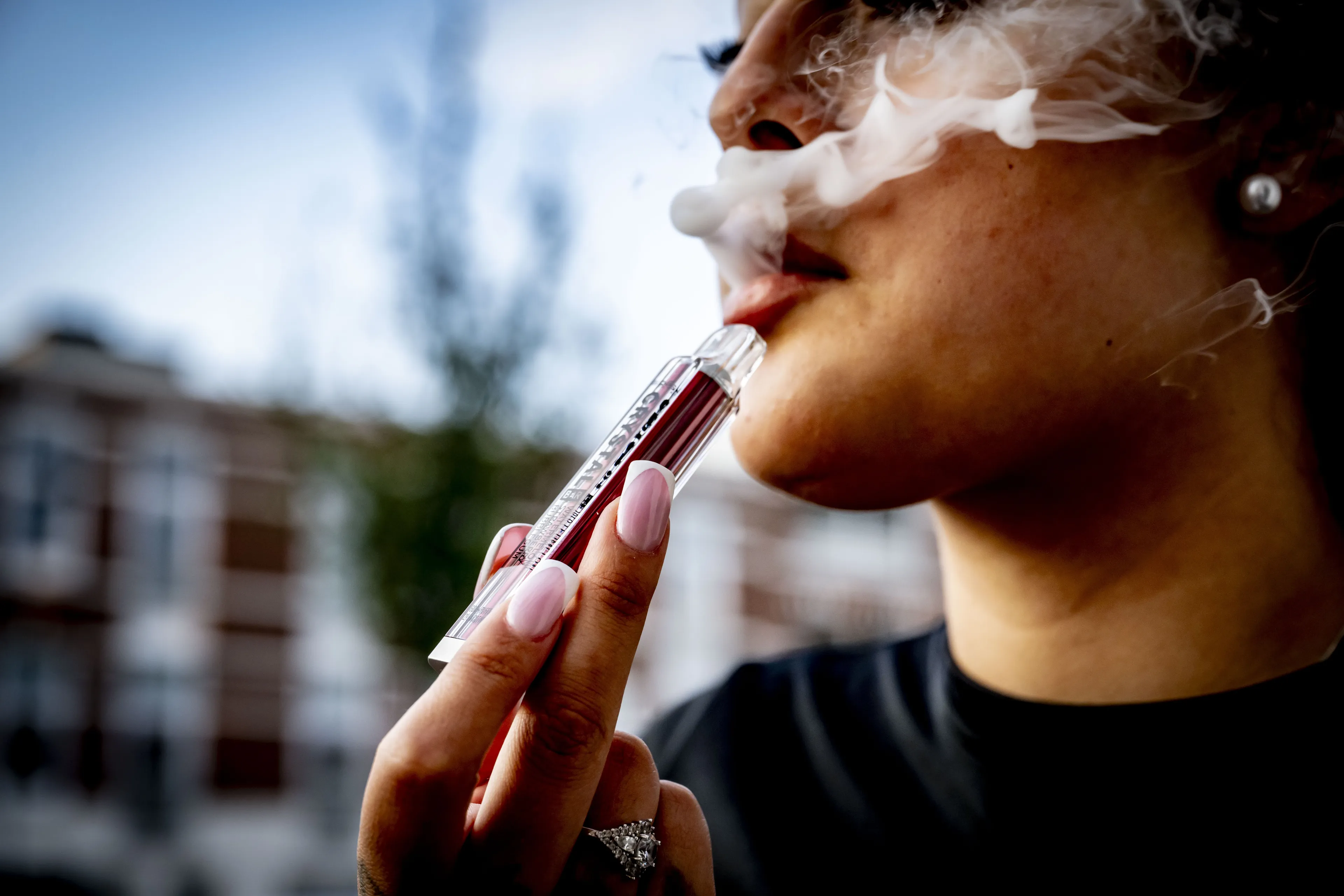 NVWA neemt in eerste maand bijna 66.000 illegale vapes in beslag