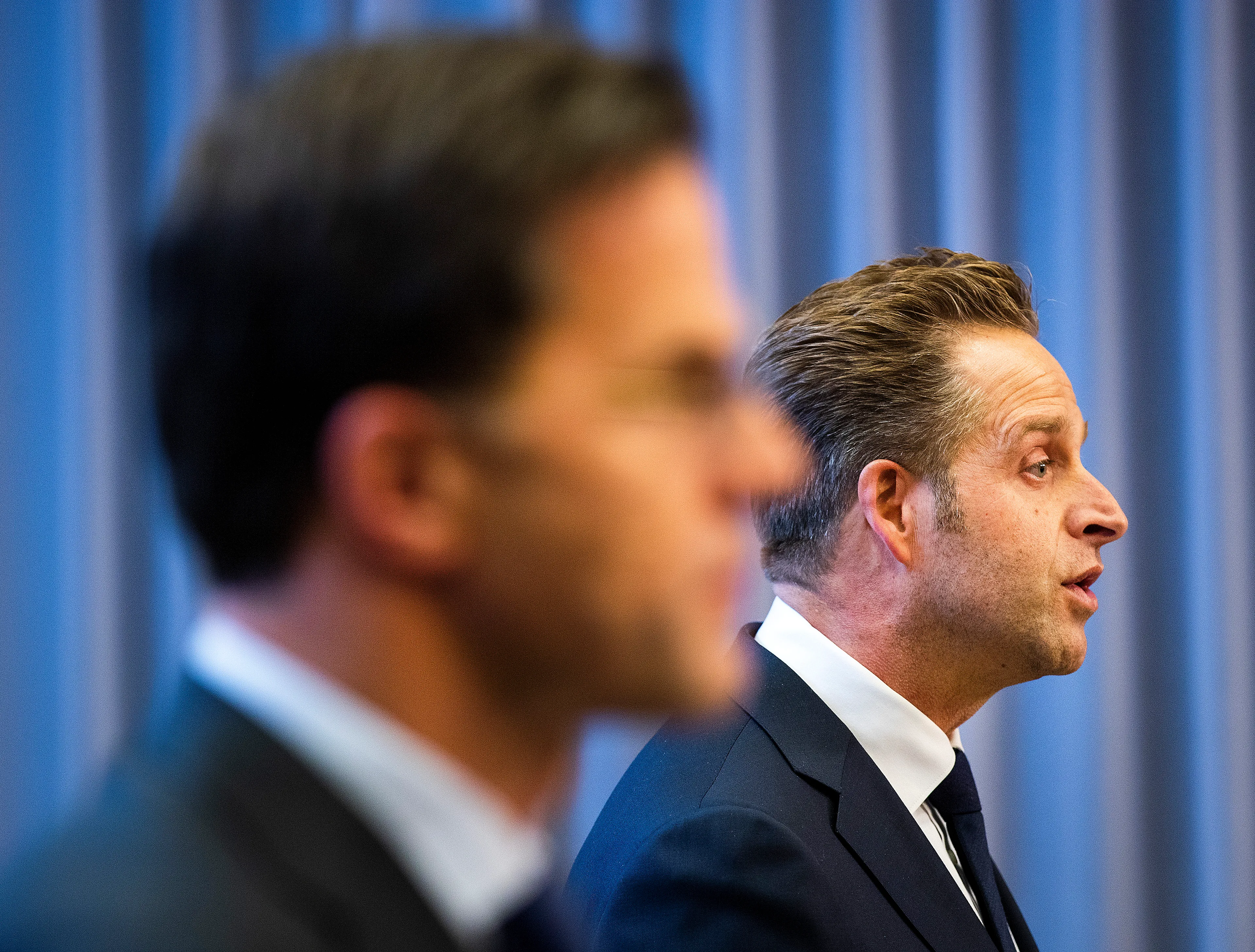 Geen lockdown, wel scherpere corona-maatregelen: boetes voor geen afstand houden