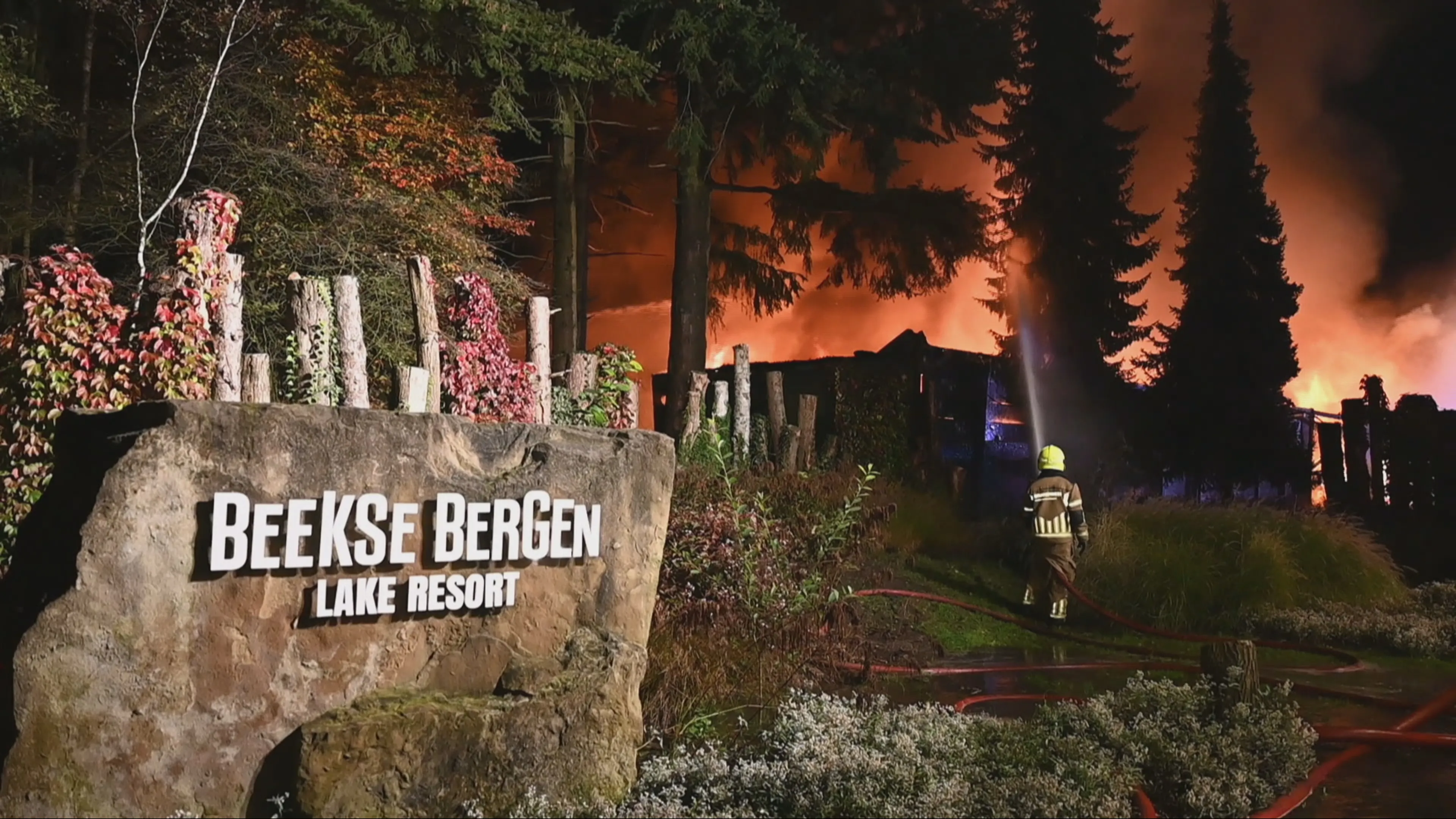 Uitslaande brand in loods bij Beekse Bergen: 'Geen gevaar voor dieren' 