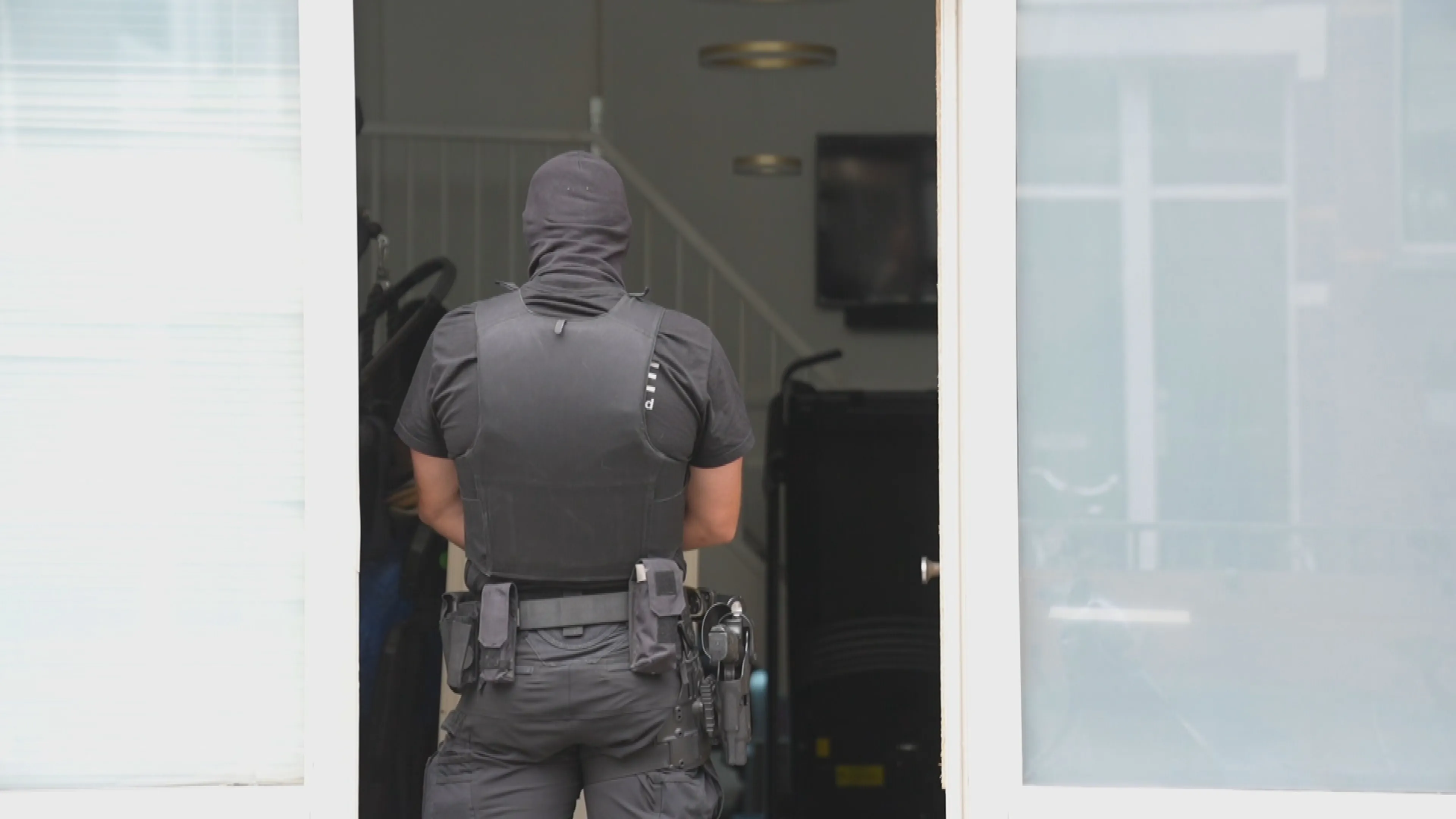 Drie Rotterdammers aangehouden voor witwassen van ruim 100 miljoen euro