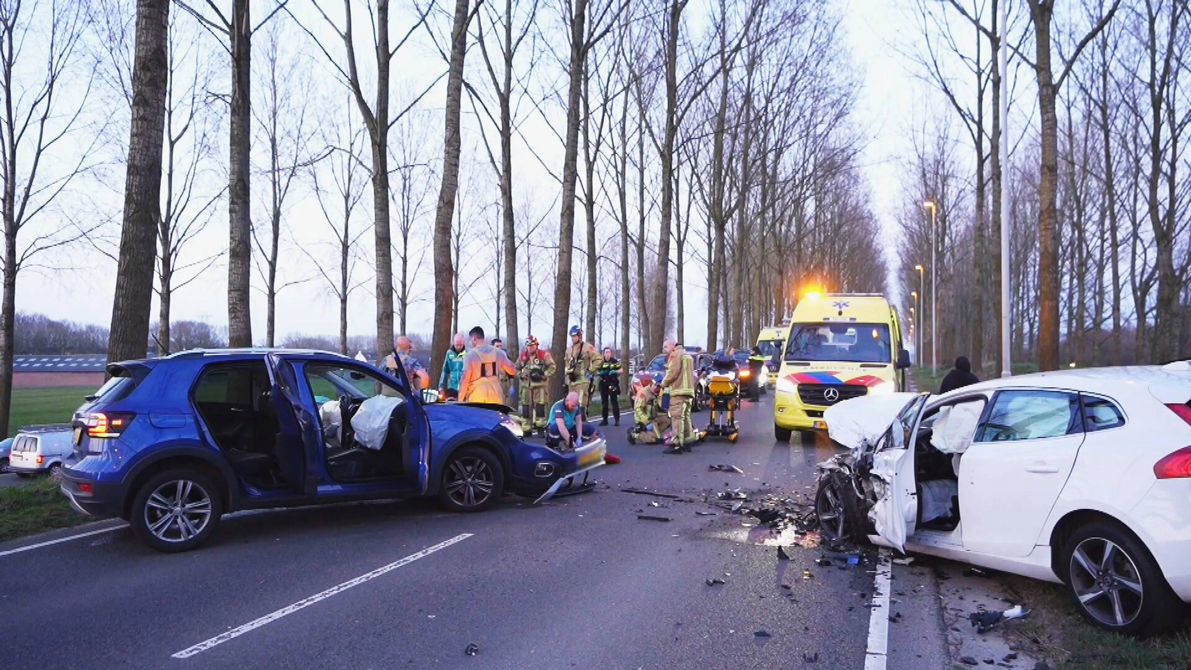 Man (69) overleden bij zware frontale botsing in Best