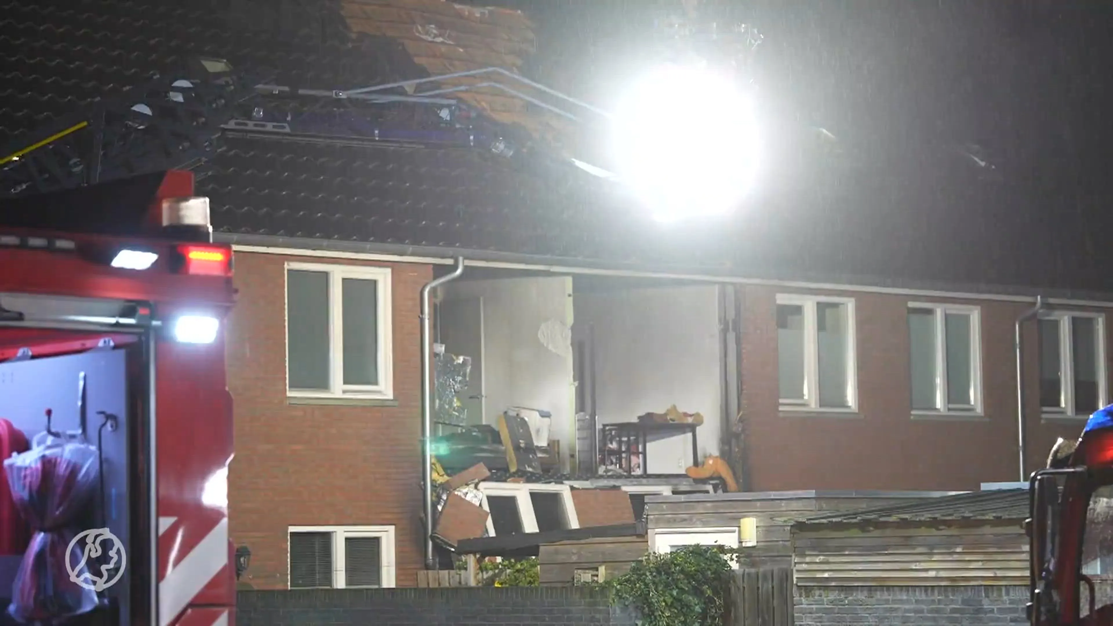 Explosie blaast gevel uit woning Meppel