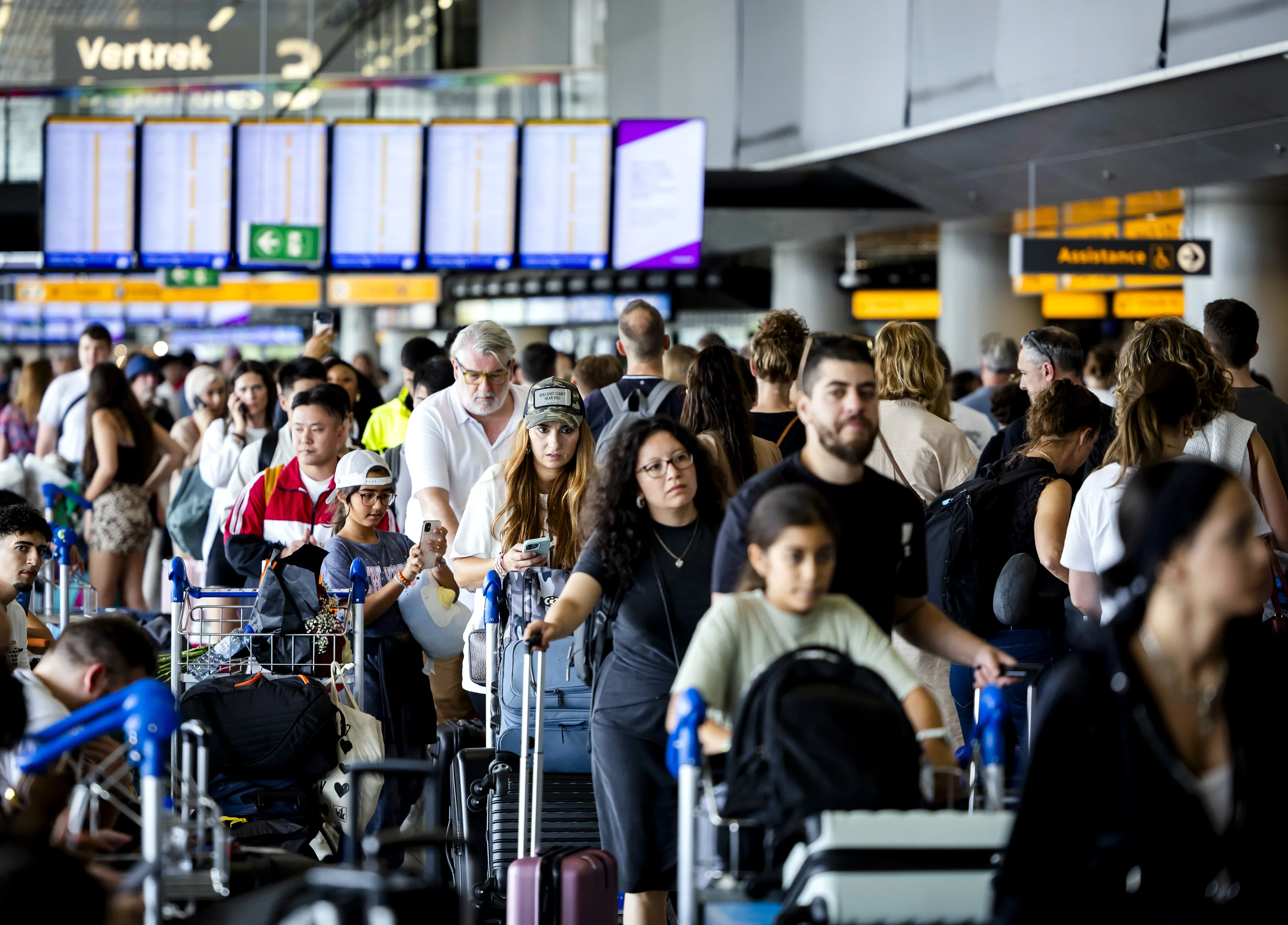 Deze maandag is de drukste dag op Schiphol, zó kom je toch snel door de beveiliging