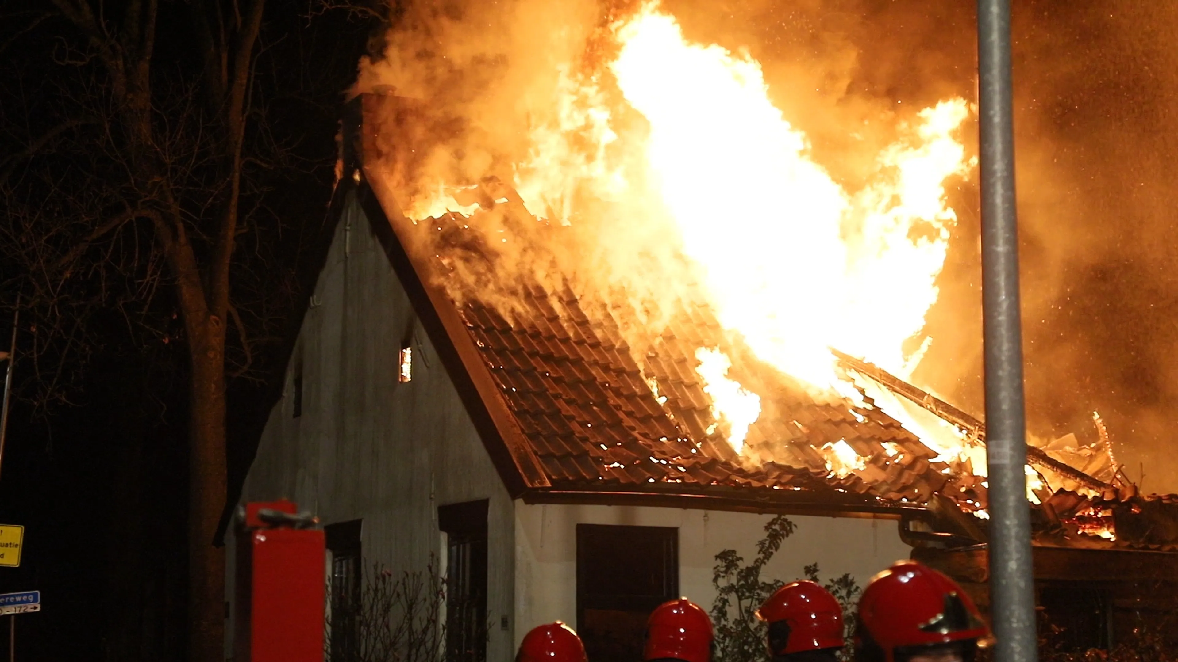 Woning in Meeden gaat in vlammen op