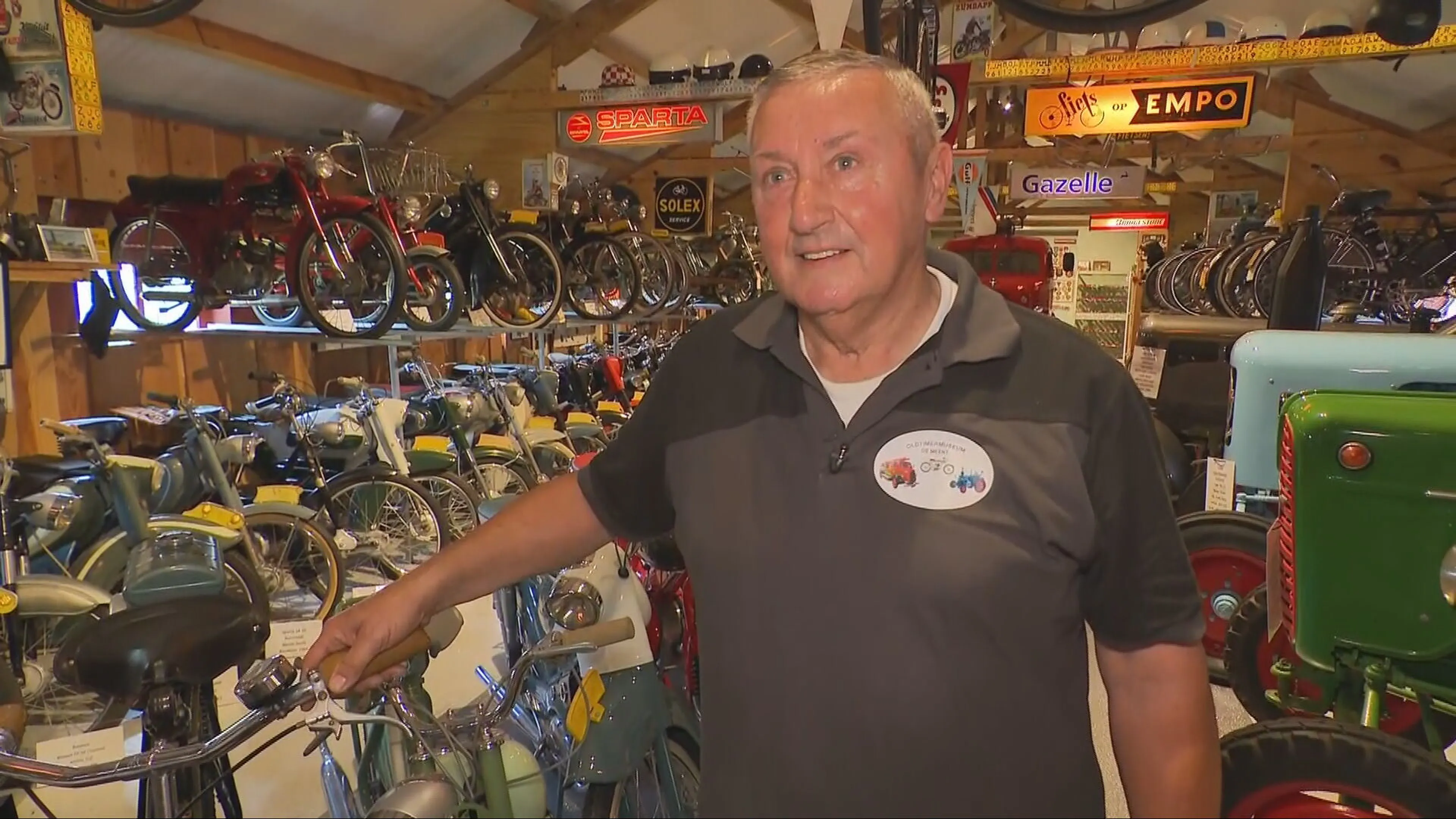 Nostalgie in Rhenen: Cees heeft maar liefst 300 oldtimer-brommers