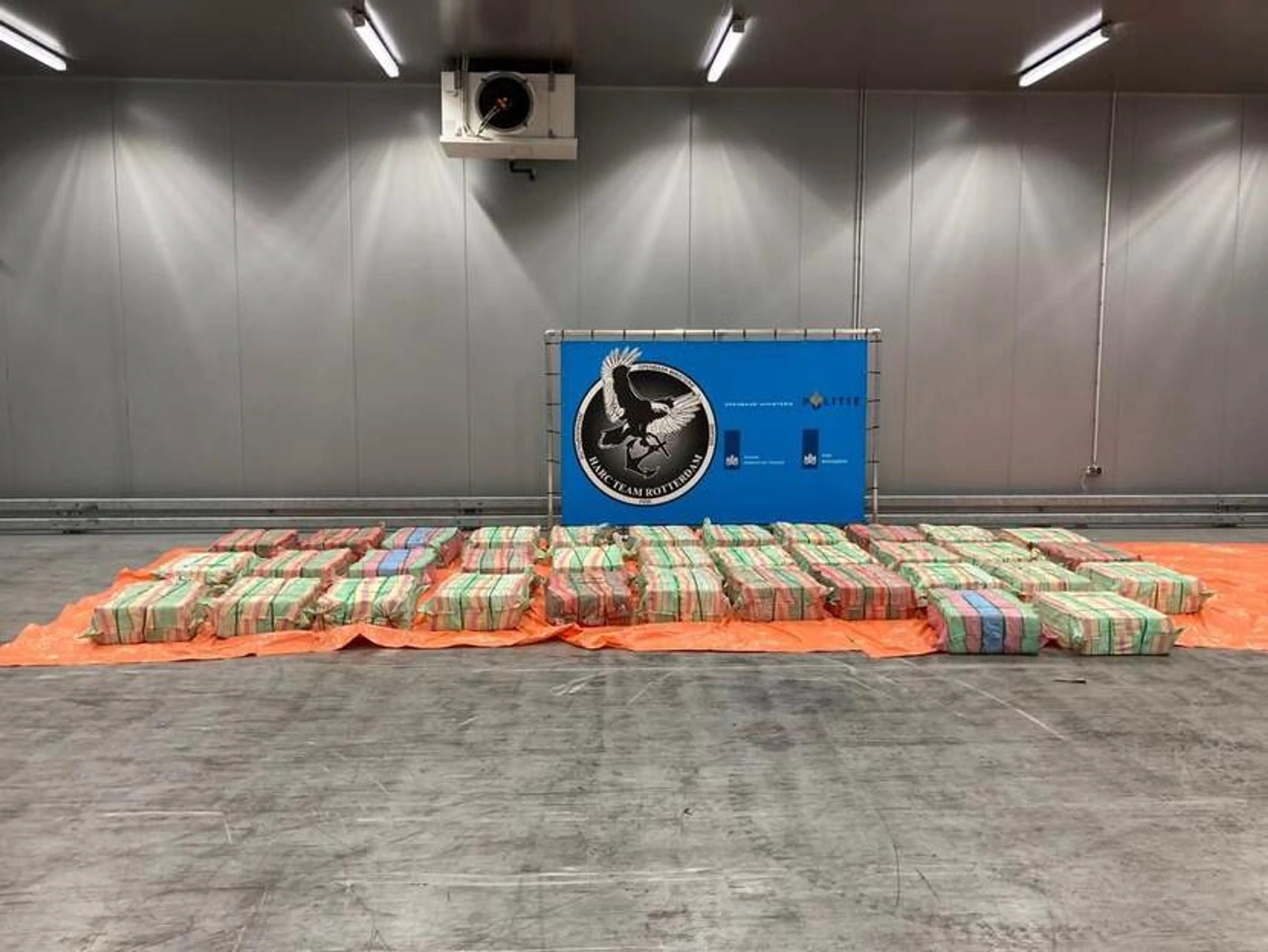 2100 kilo cocaïne ter waarde van 157 miljoen euro tussen de mango's gevonden