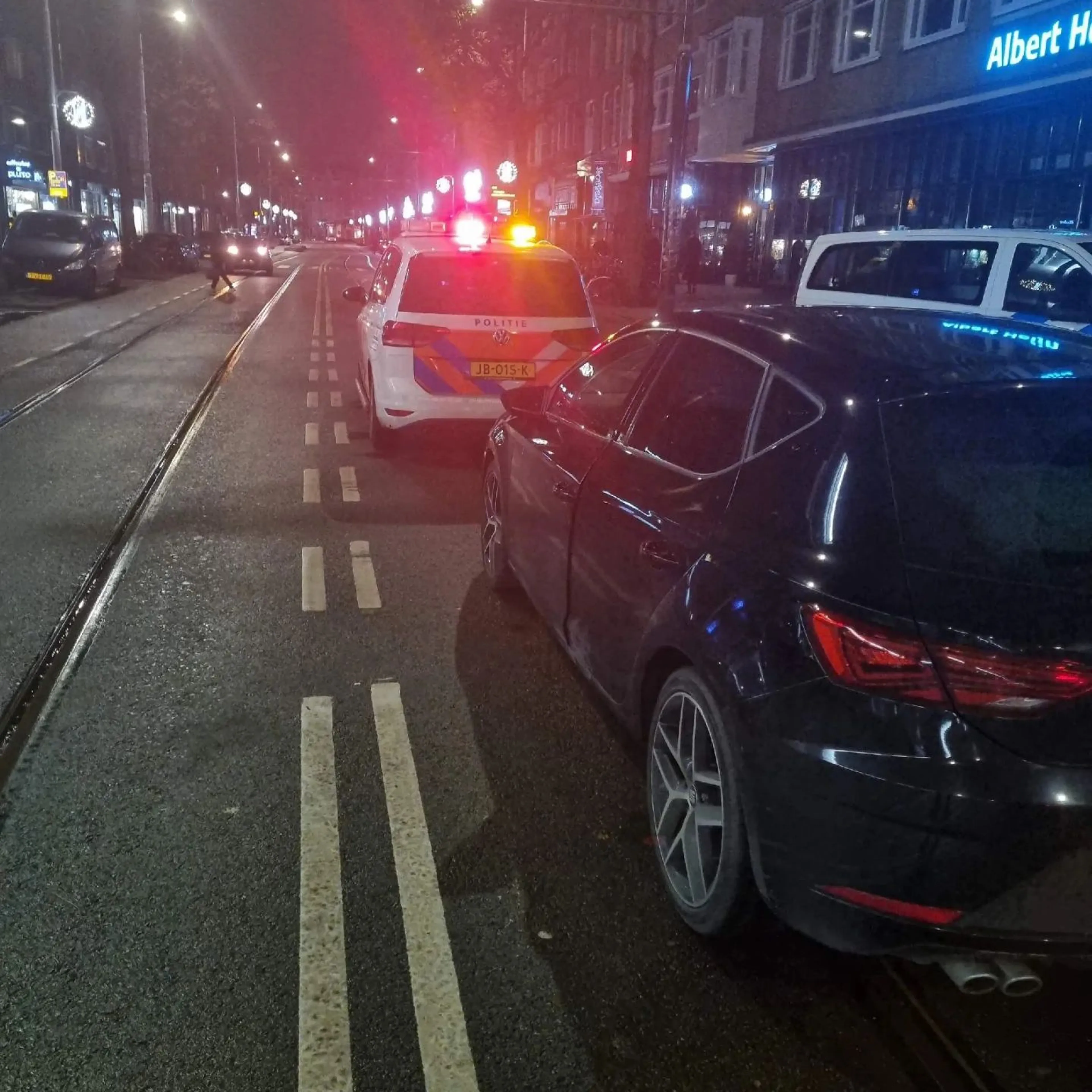 Rotterdammer laat draaiende auto achter om snack te halen: dat is pech, wagen weg