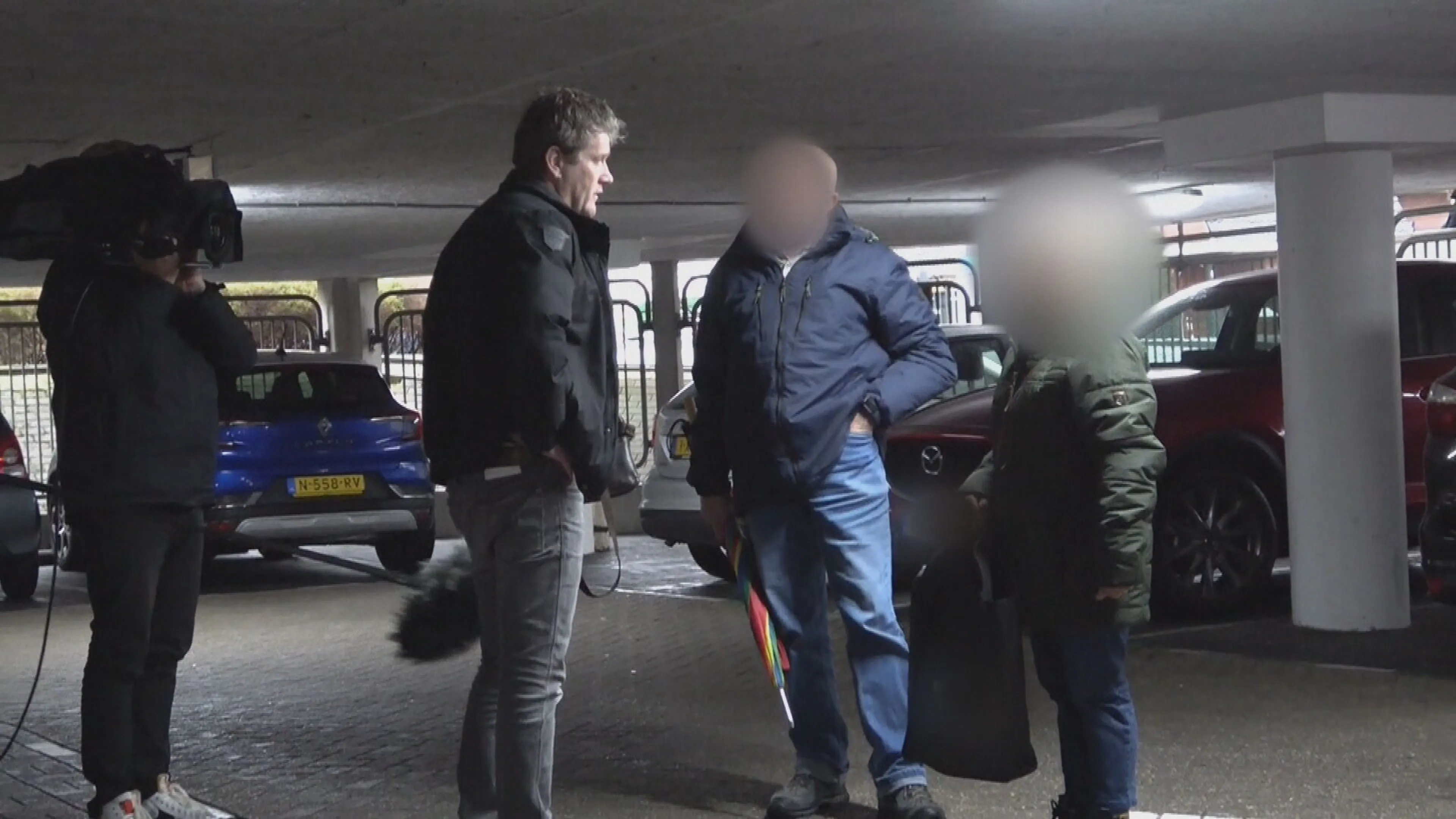 Alberto Stegeman confronteert man die meisjes om naaktfoto's vraagt
