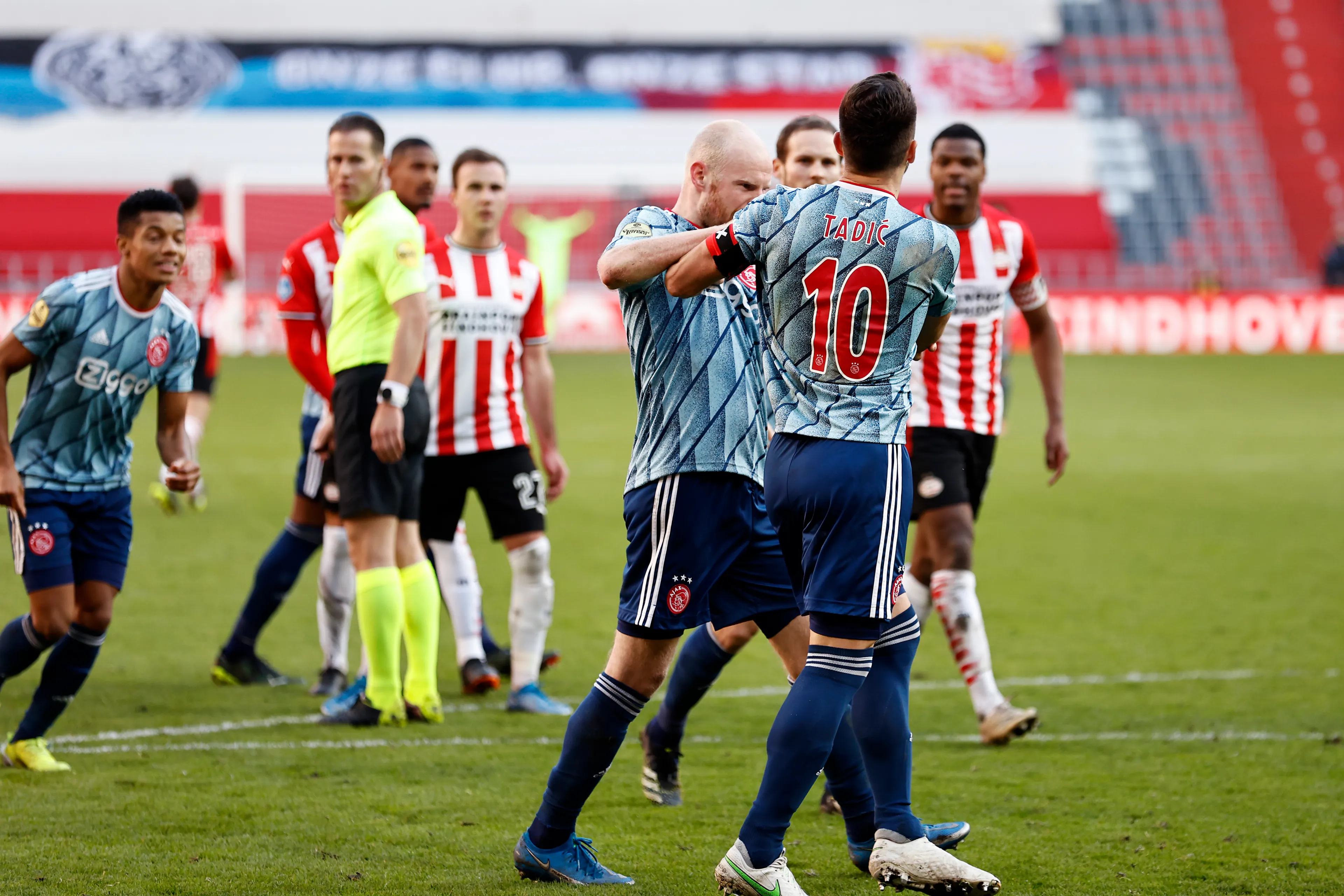 PSV-fans wachten Ajacied Tadic op na ruzie in topper