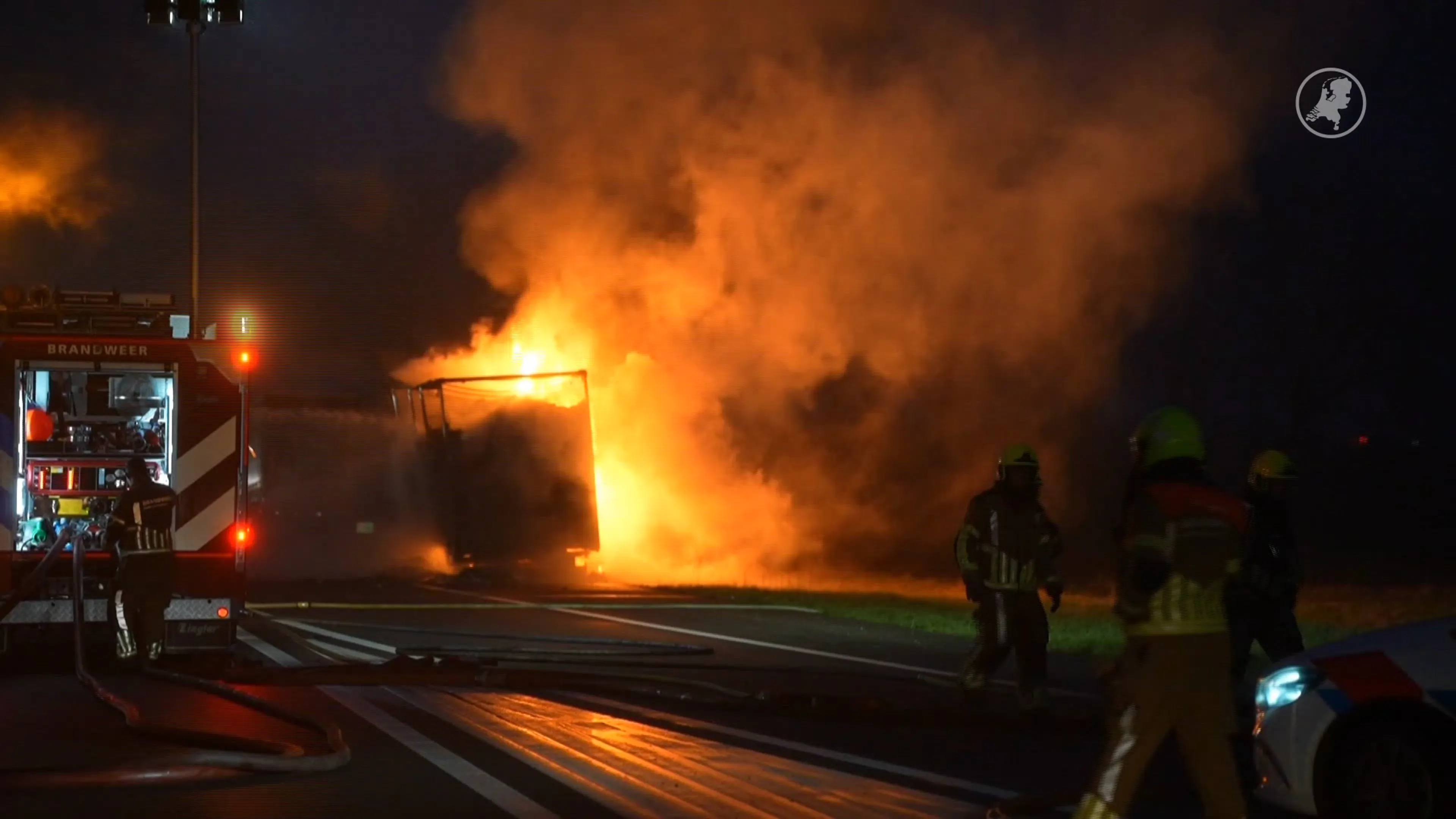 A59 bij Waalwijk tot de middag dicht door brandende vrachtwagen