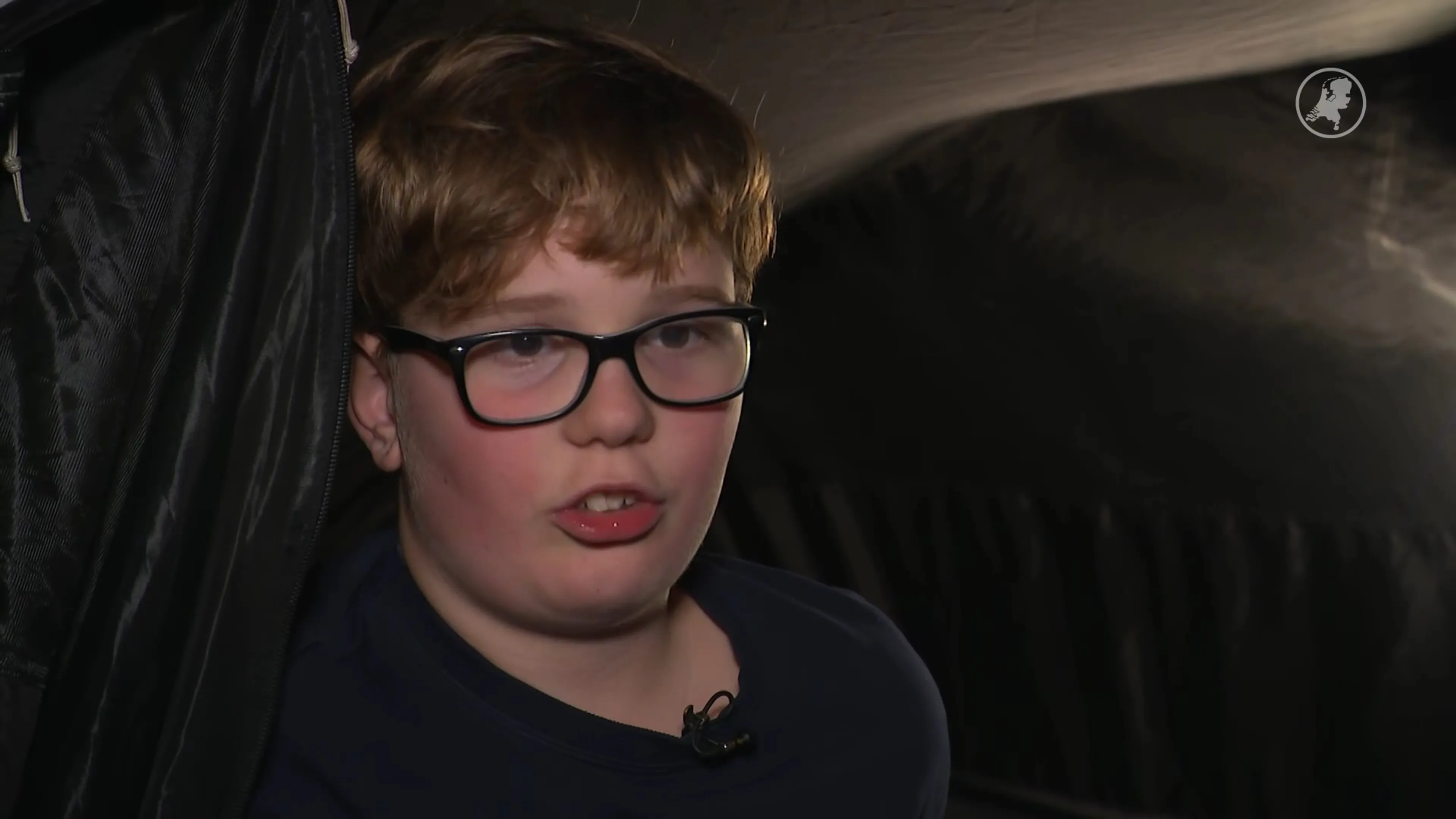 Stan (11) slaapt maand buiten in tent voor Hersenstichting