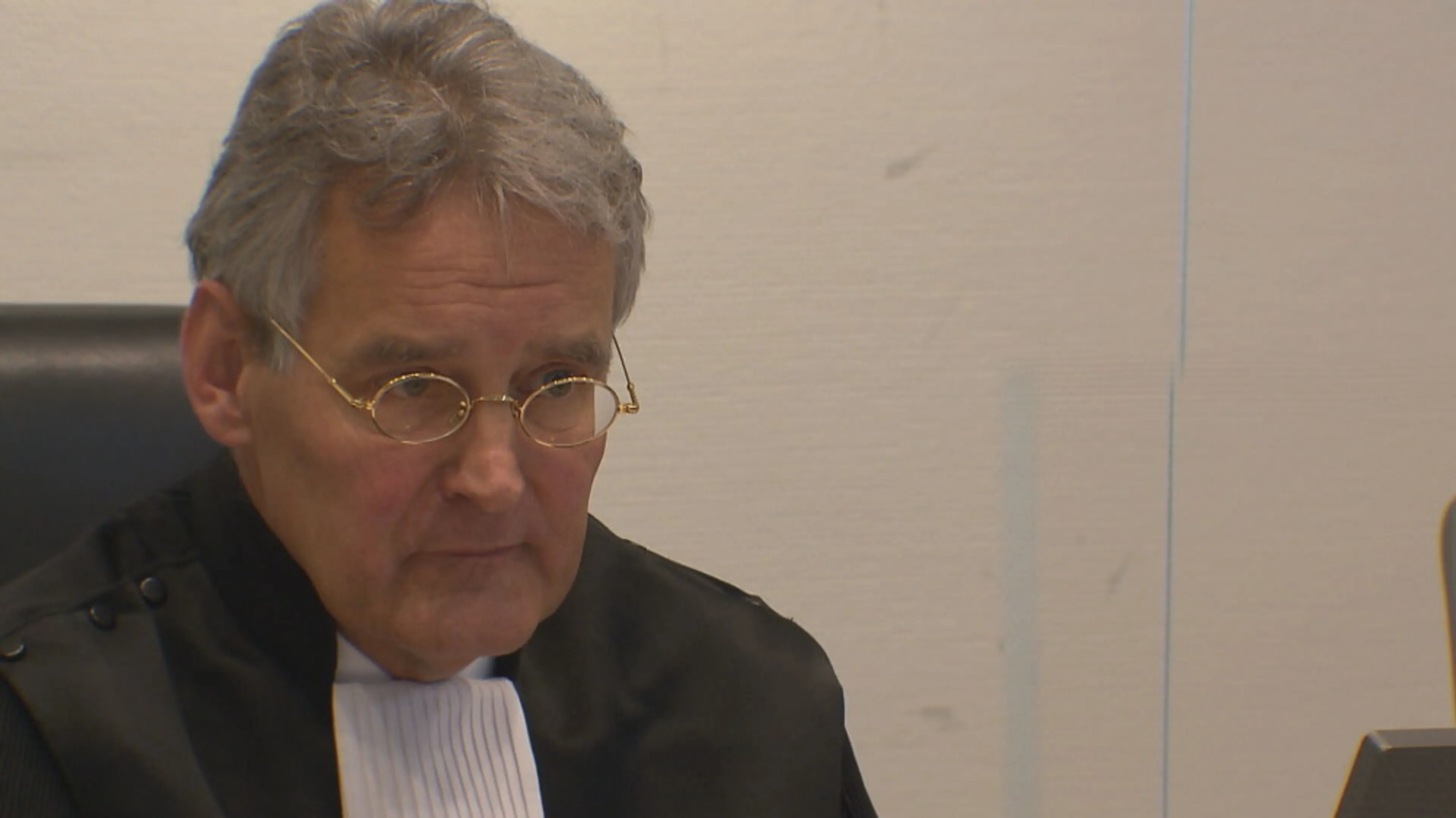 Welke straf krijgt Pascal P. voor het jarenlang seksueel misbruiken van zijn stiefdochtertjes?