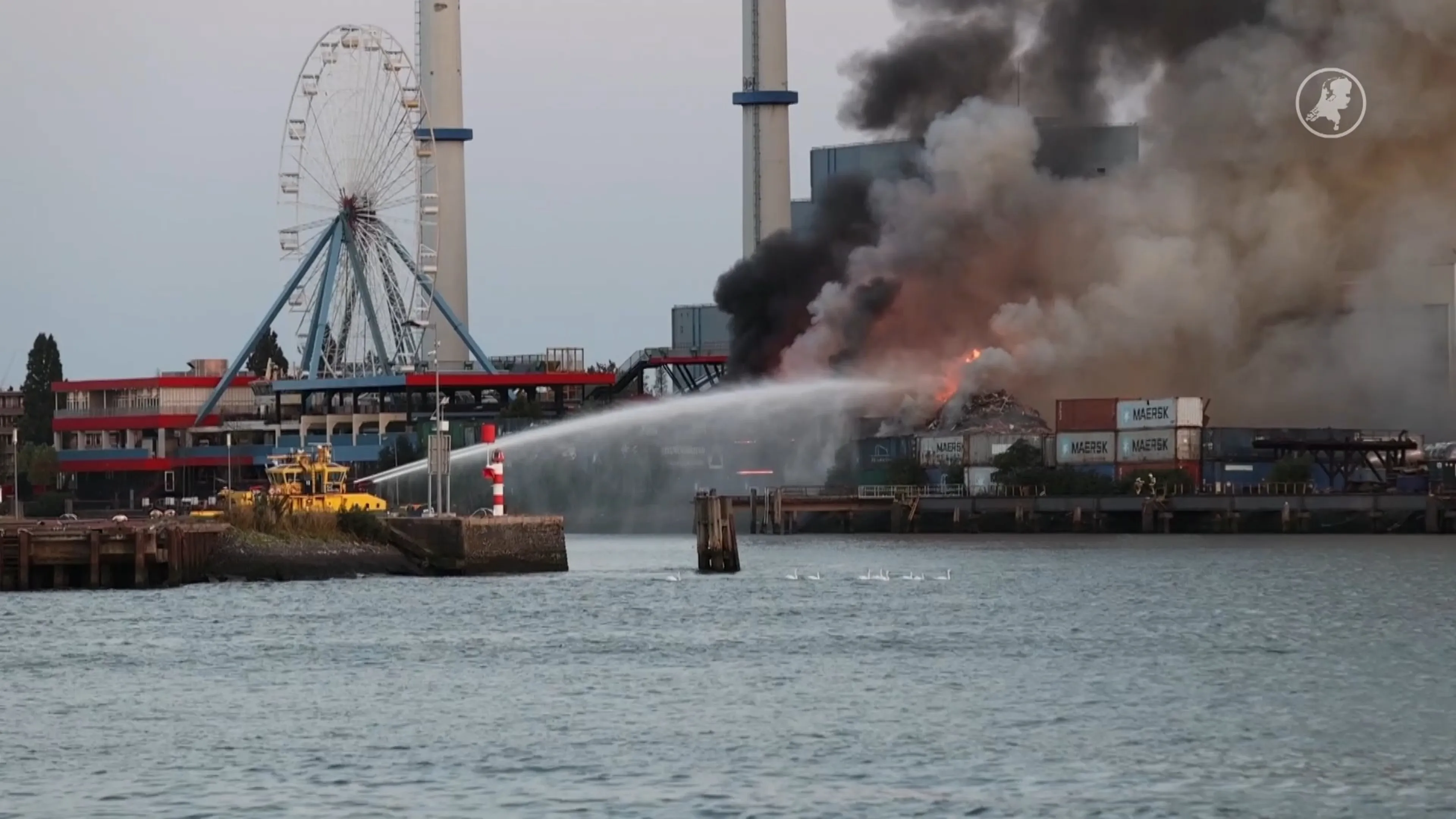 Grote brand in Rotterdam onder controle, Maastunnel weer open