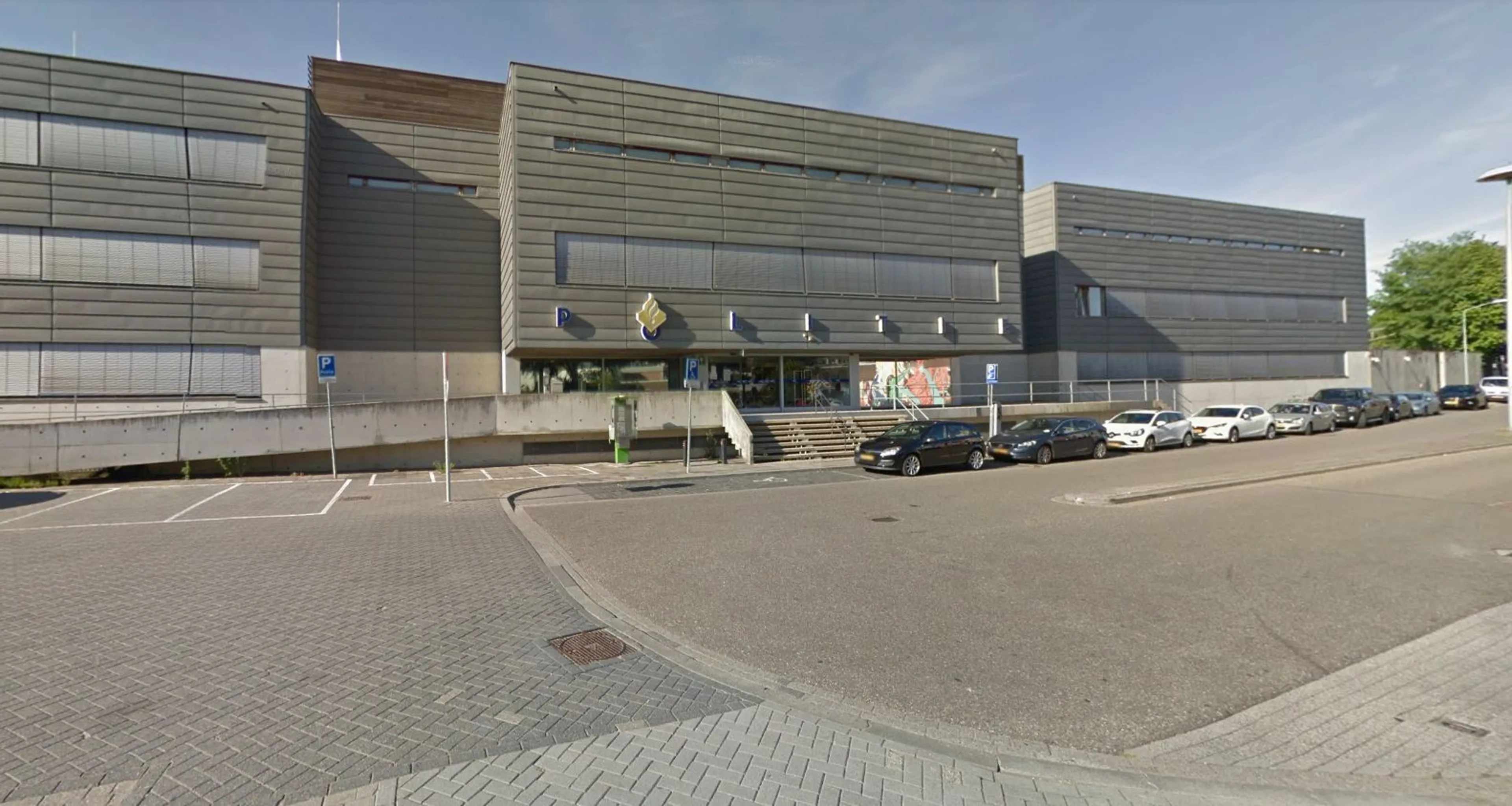Explosief afgeleverd: politiebureau Heerlen deels ontruimd