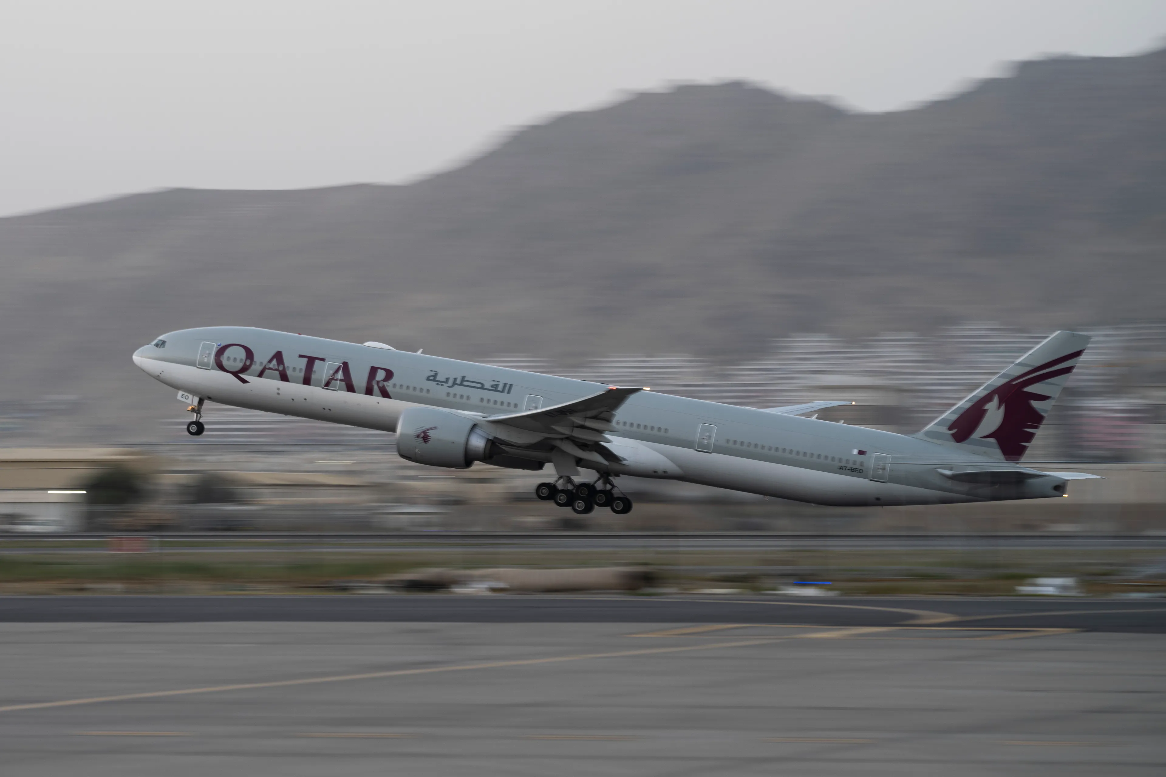 21 mensen van Nederlandse evacuatielijst uit Afghanistan aangekomen in Qatar