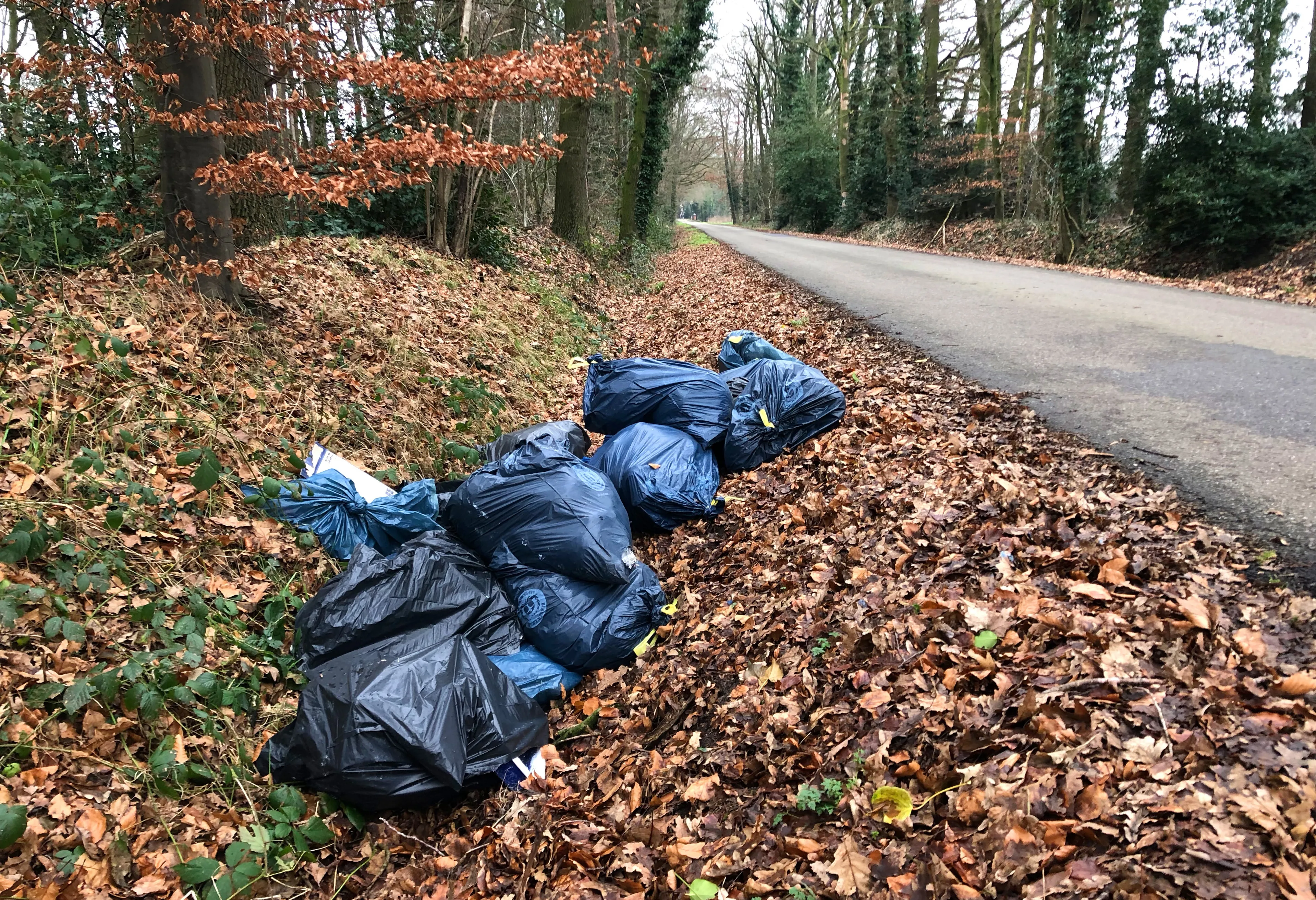 Daders die honderd vuilniszakken dumpten in natuur melden zich bij politie
