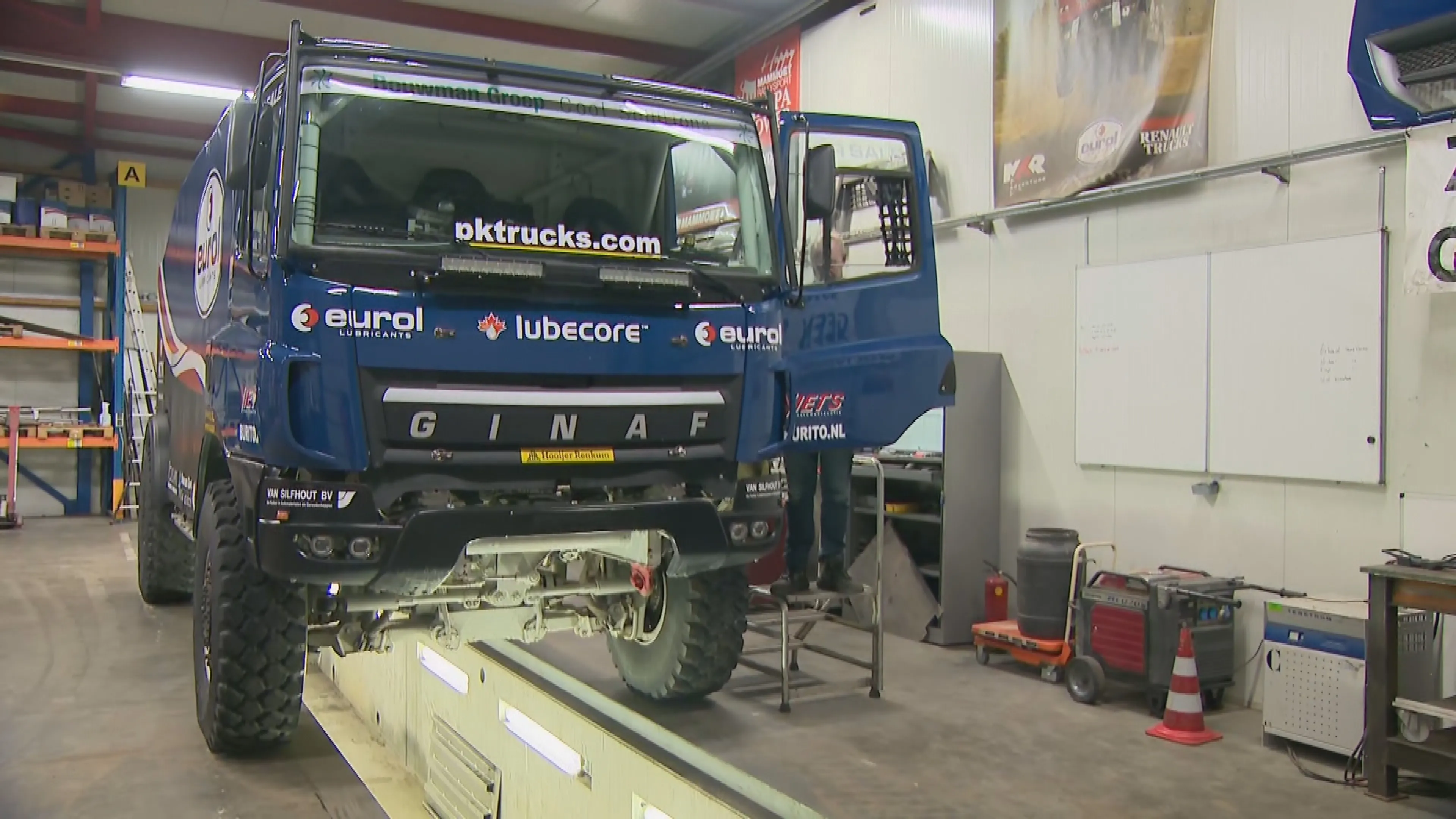 Vader en zoon uit Harskamp strijden tijdens zwaarste rally ter wereld