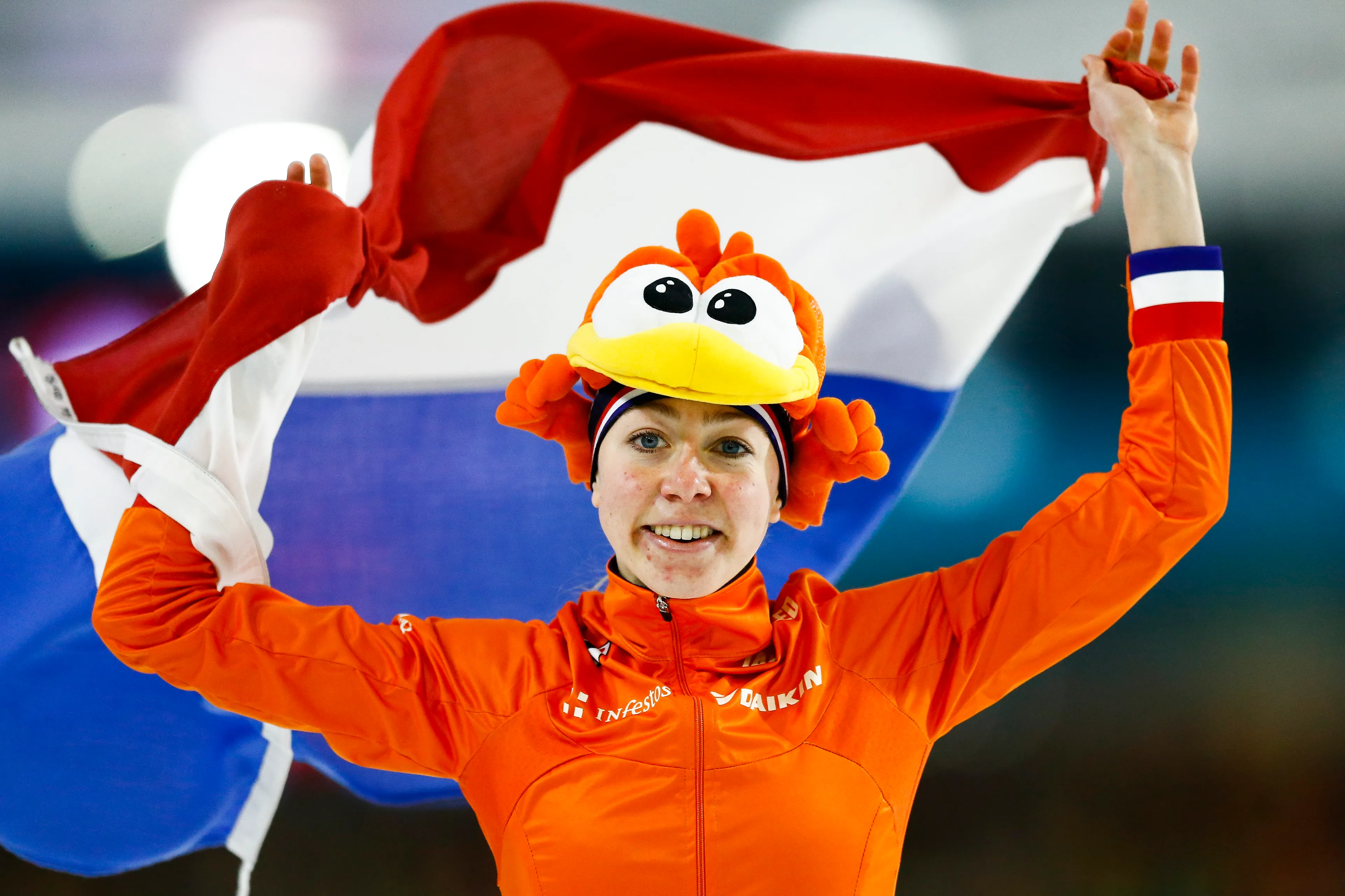 Schaatster Esmee Visser pakt goud op 3000 meter en prolongeert titel