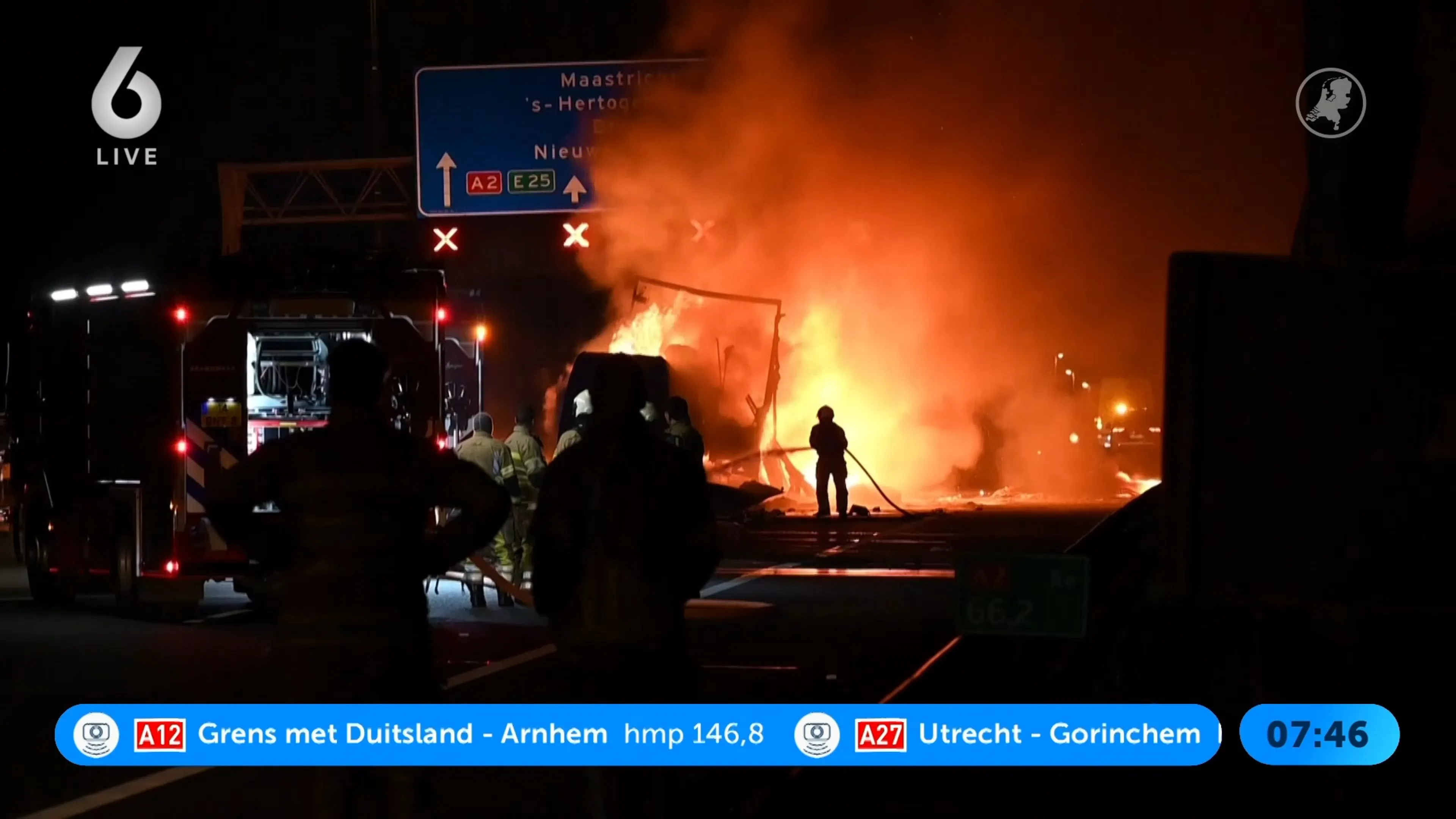 Vrachtwagen en bestelbus in brand na ongeval op A2