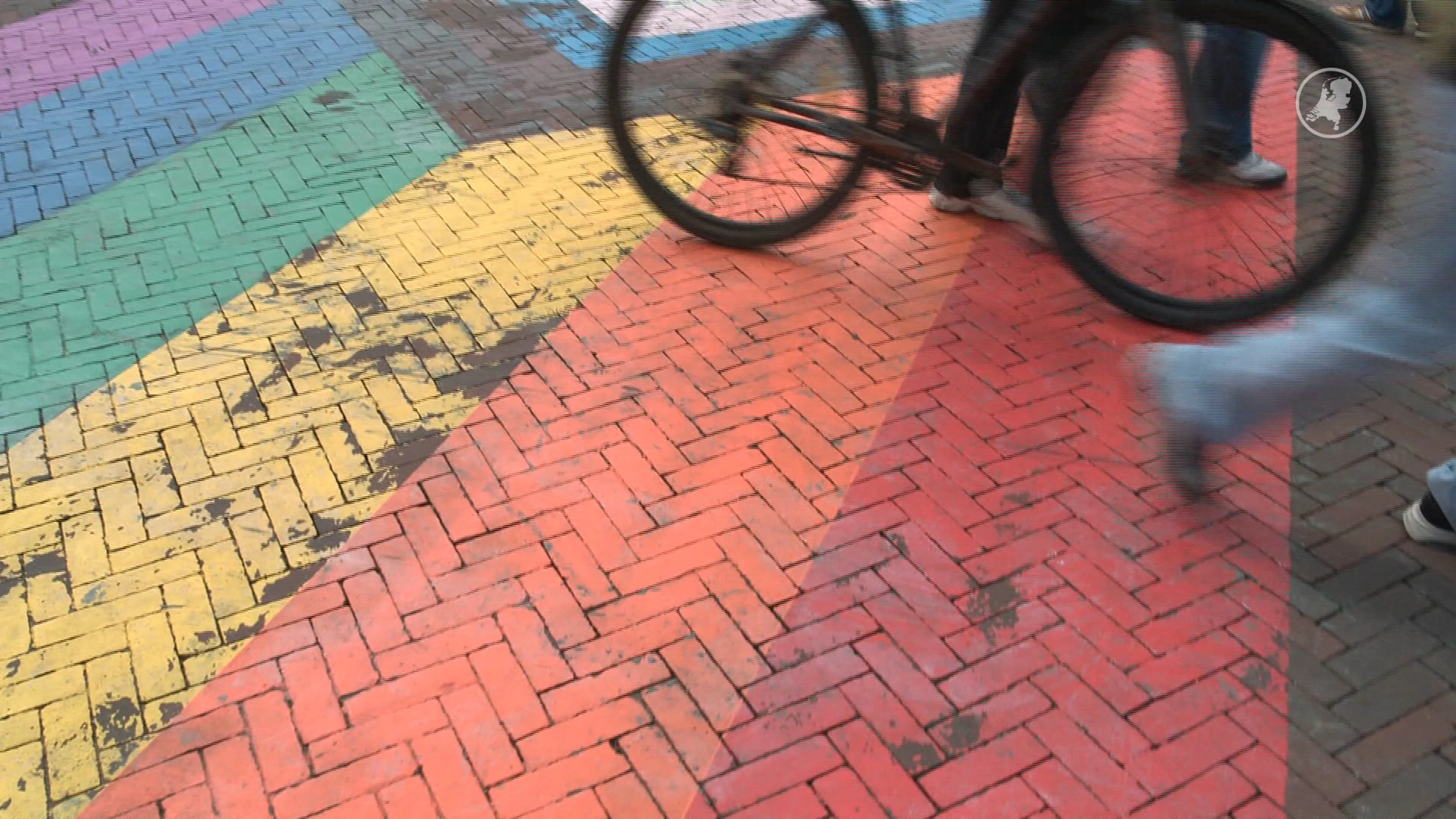 Onenigheid over regenboogpad Deventer, meerdere vernielingen