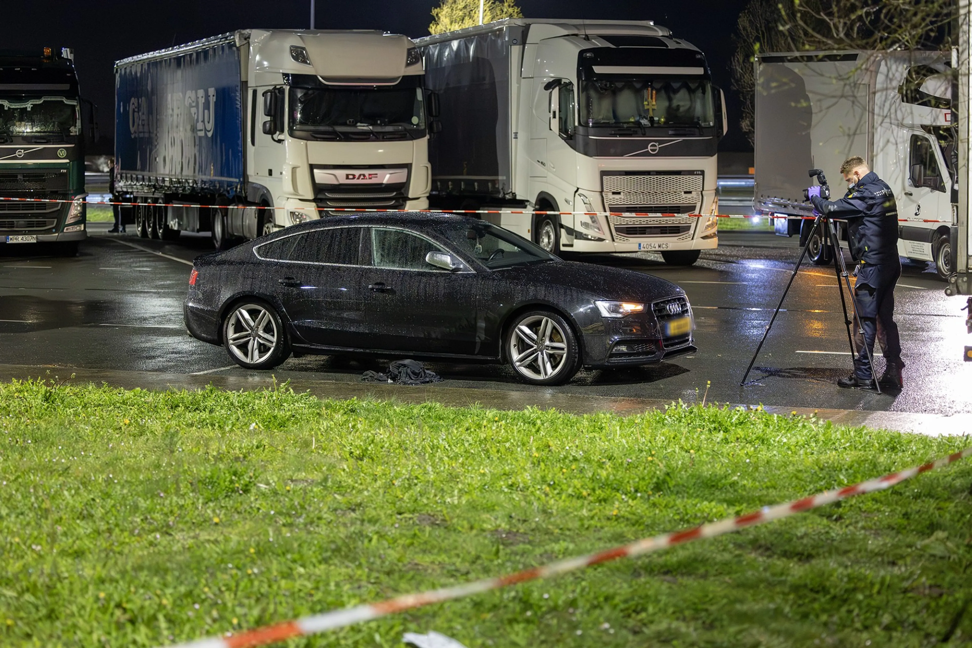 Man (23) opgepakt voor dodelijke schietpartij A1 bij Muiden