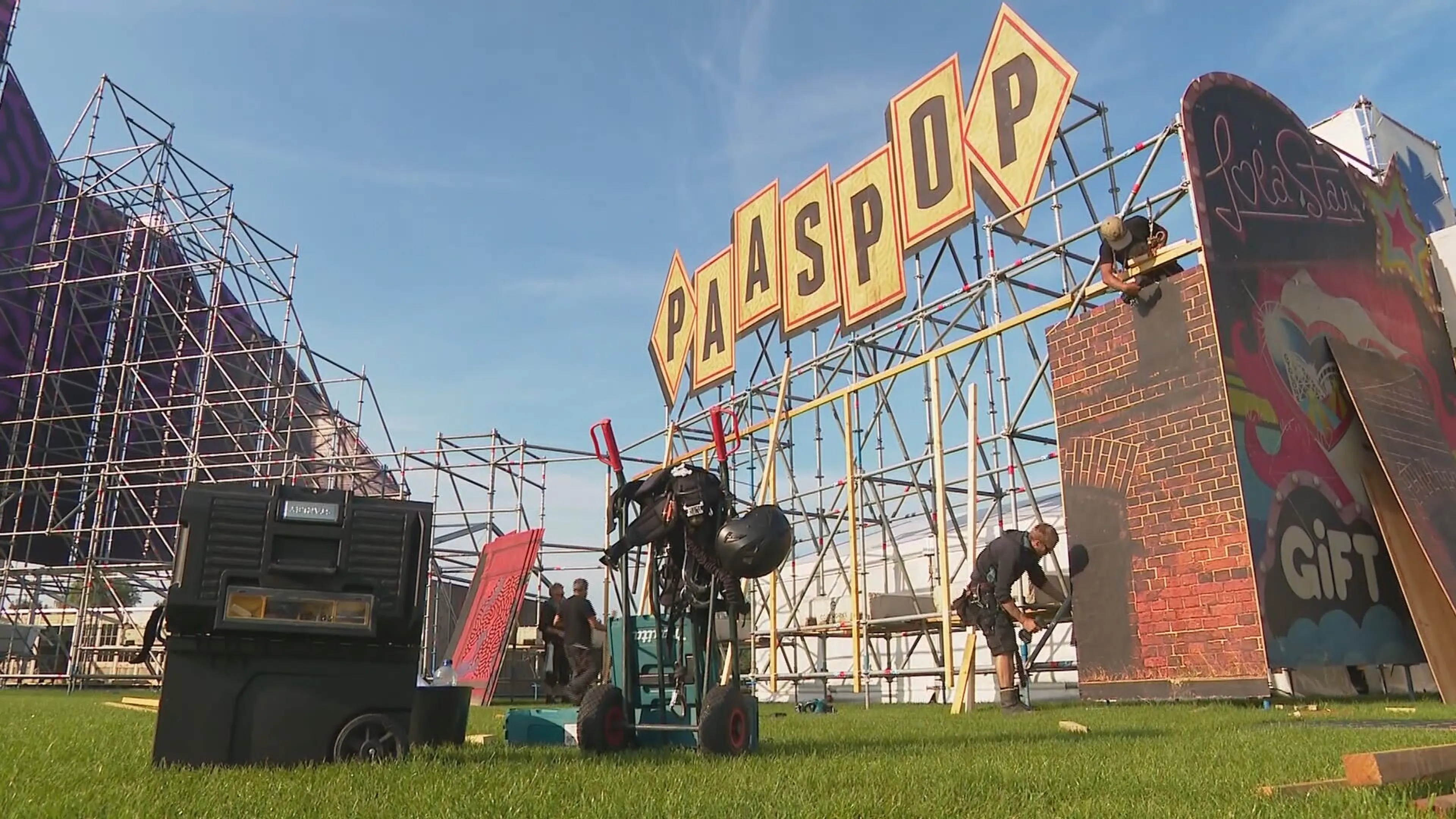Mogen we weer naar een festival of niet? Paaspop bouwt festivalterrein stug door