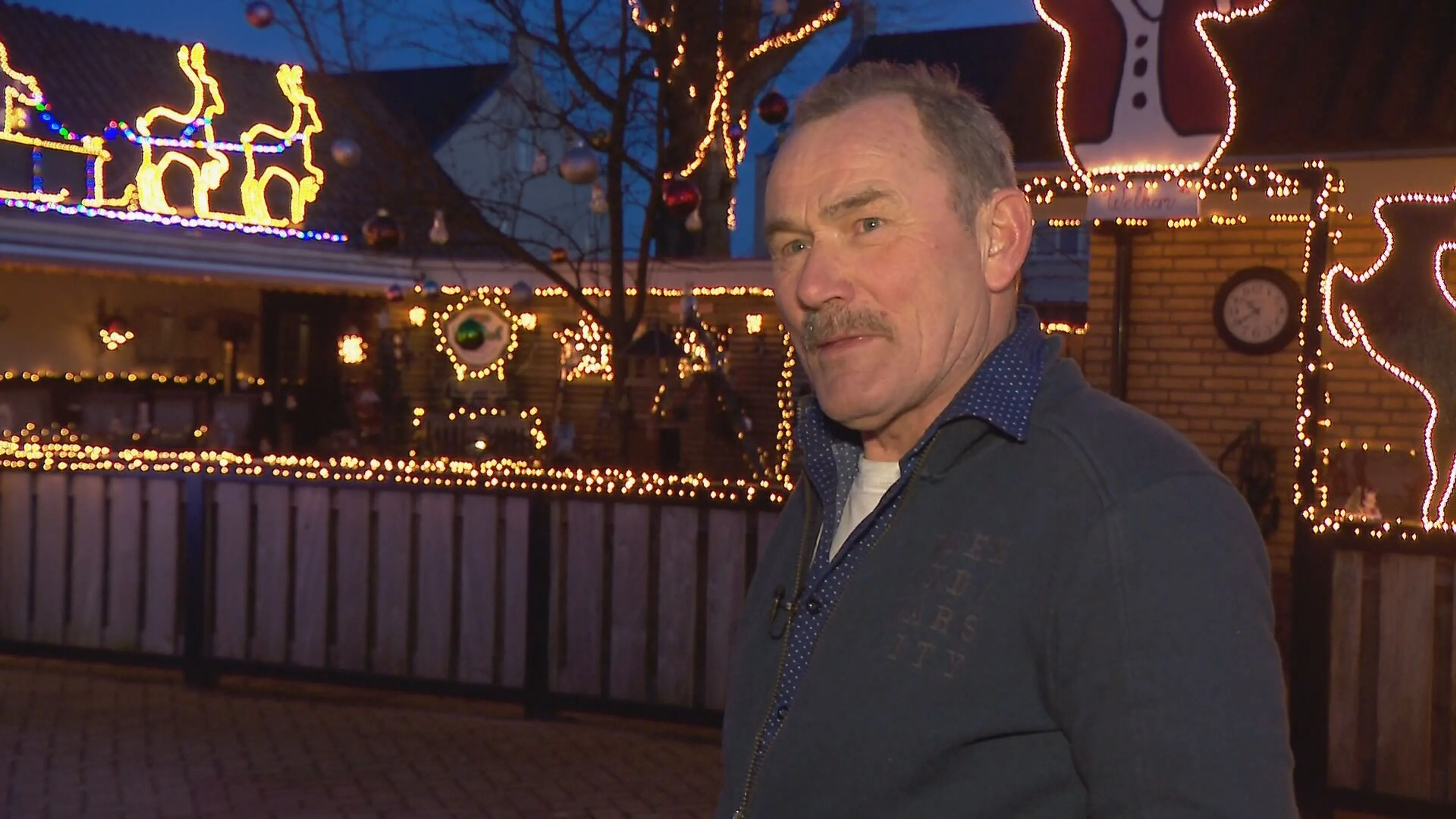 Het kersthuis van André is versierd met maar liefst 140.000 lichtjes
