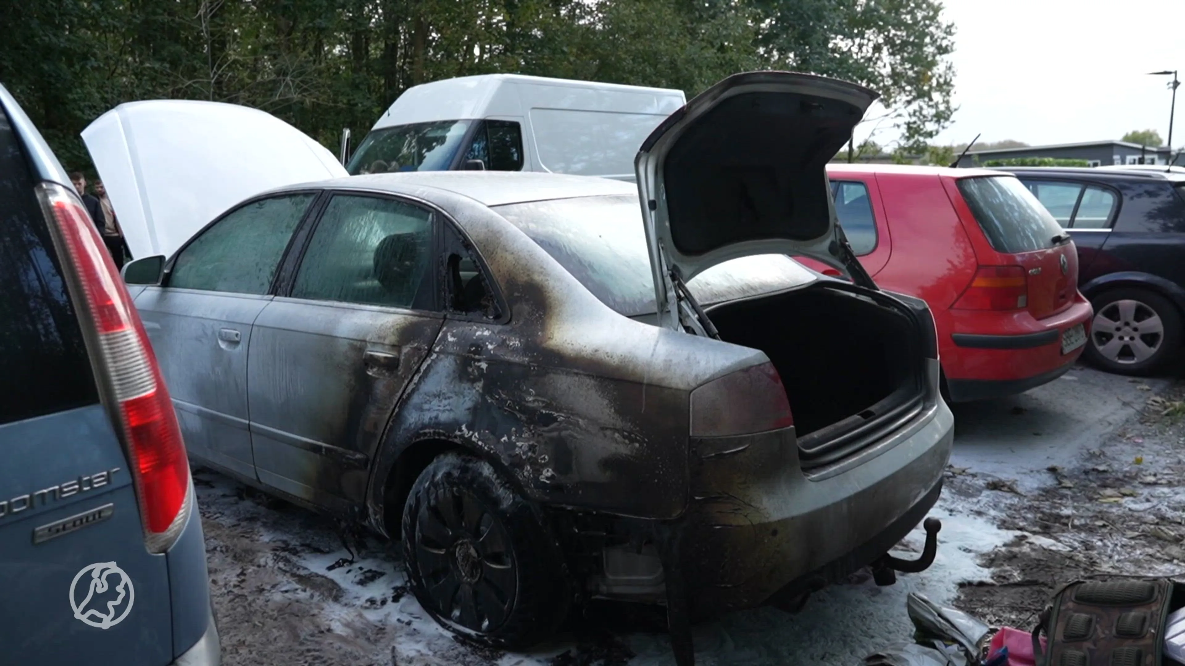 Auto uitgebrand op parkeerplaats centrum voor arbeidsmigranten Zeewolde