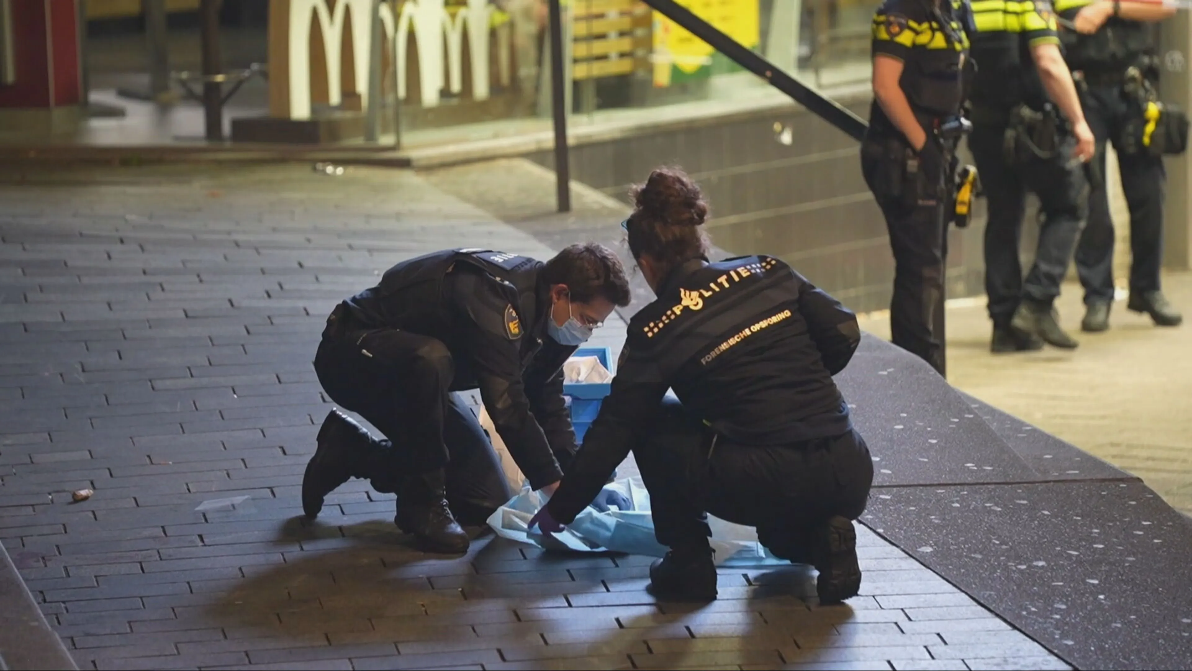 Steekpartij na vechtpartij in Rotterdam, een persoon naar het ziekenhuis