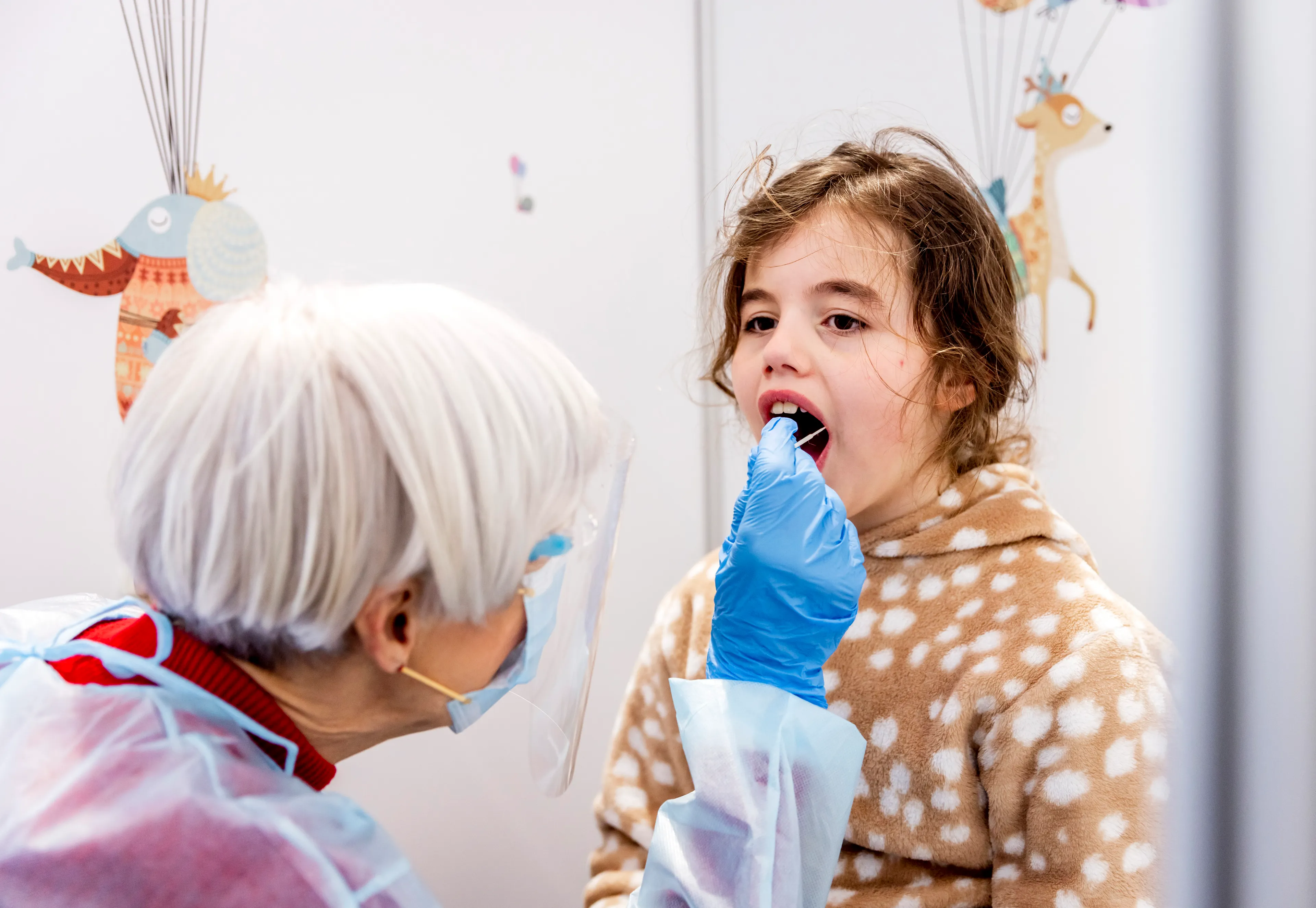 OMT: grootschalig testen en thuisblijven niet meer nodig, want coronapandemie is voorbij