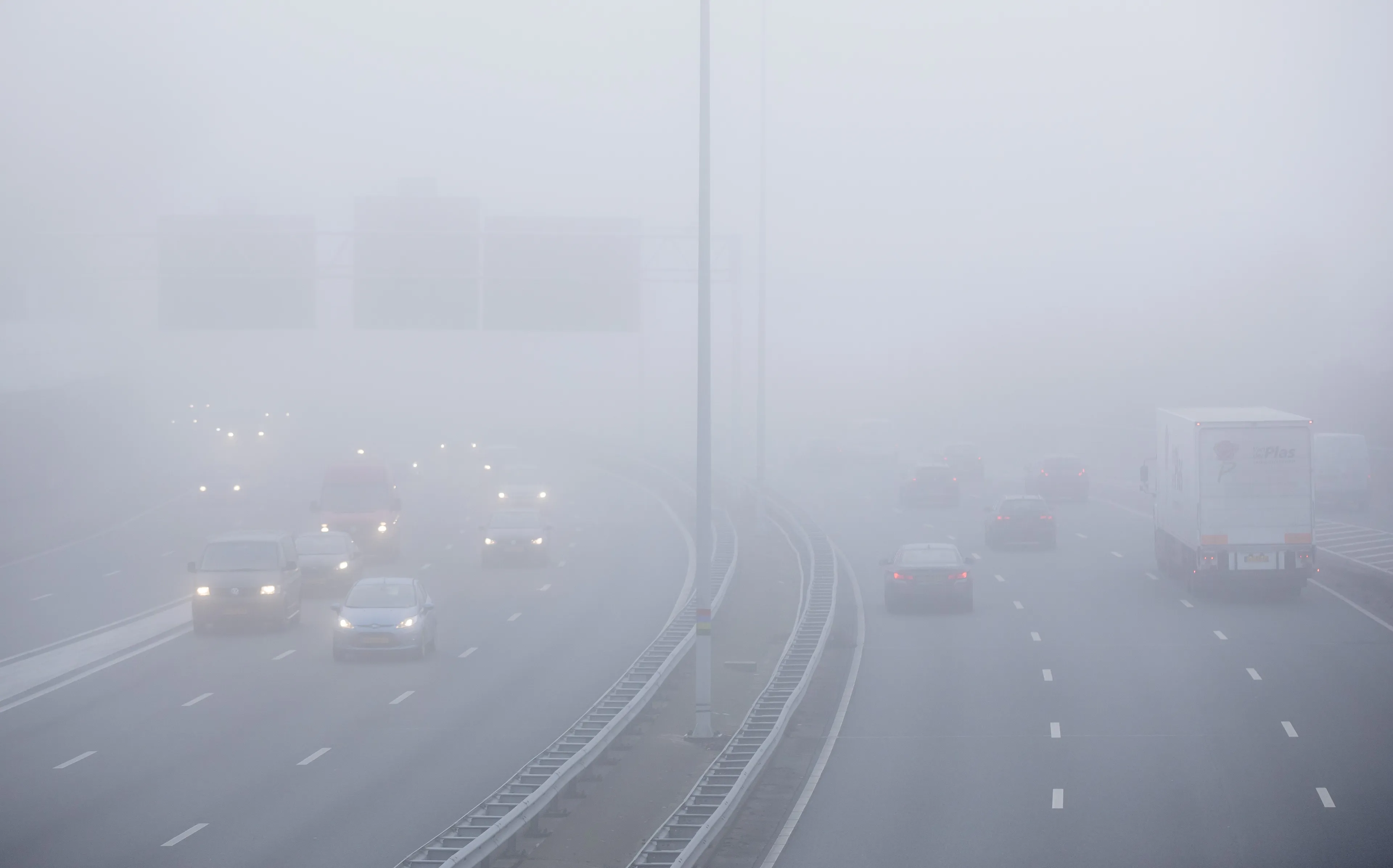 Code geel: dichte mist zorgt voor slecht zicht in grote delen van Nederland