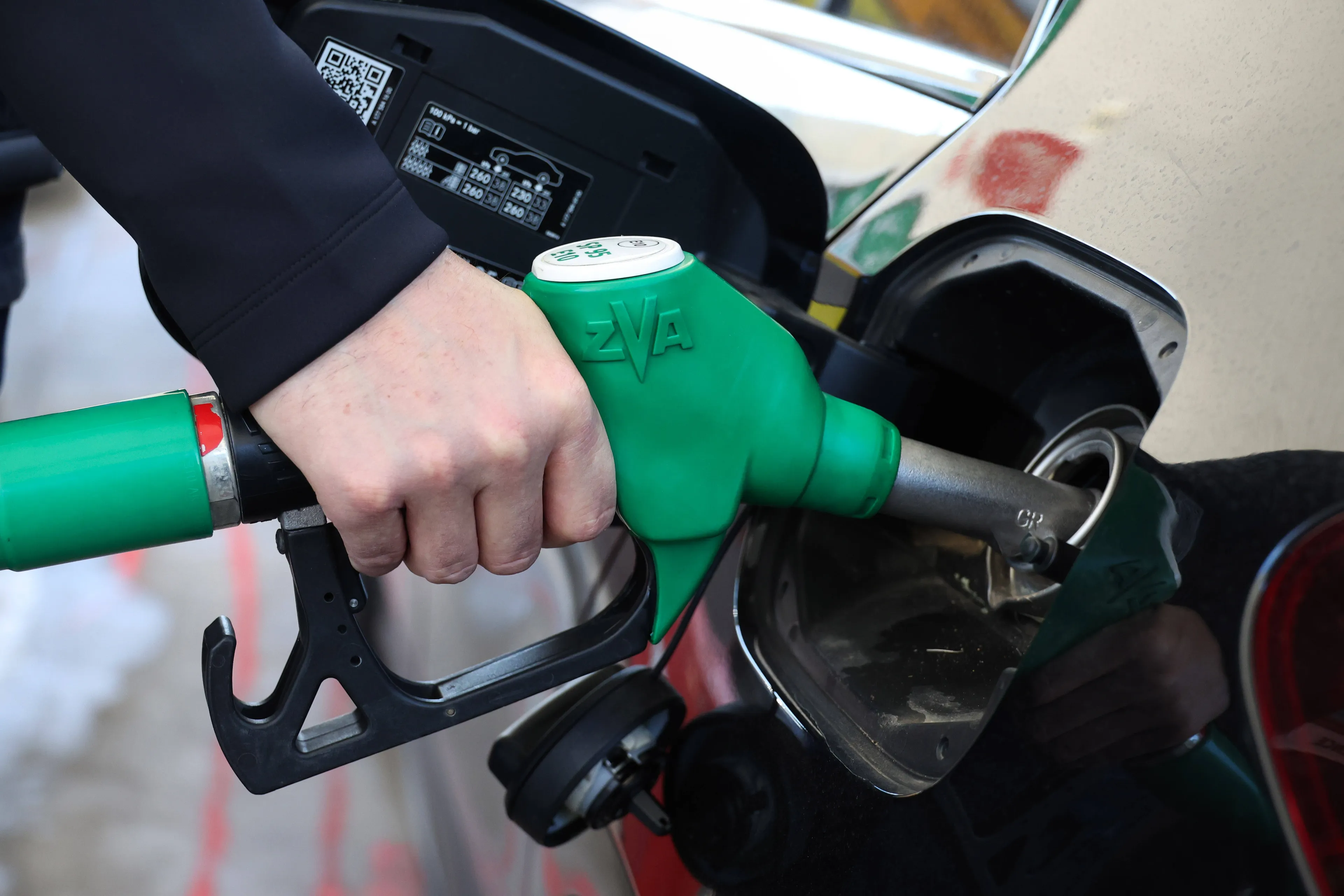 Benzineprijs binnenkort fors omhoog: dit kun je doen om alsnog goedkoop te tanken