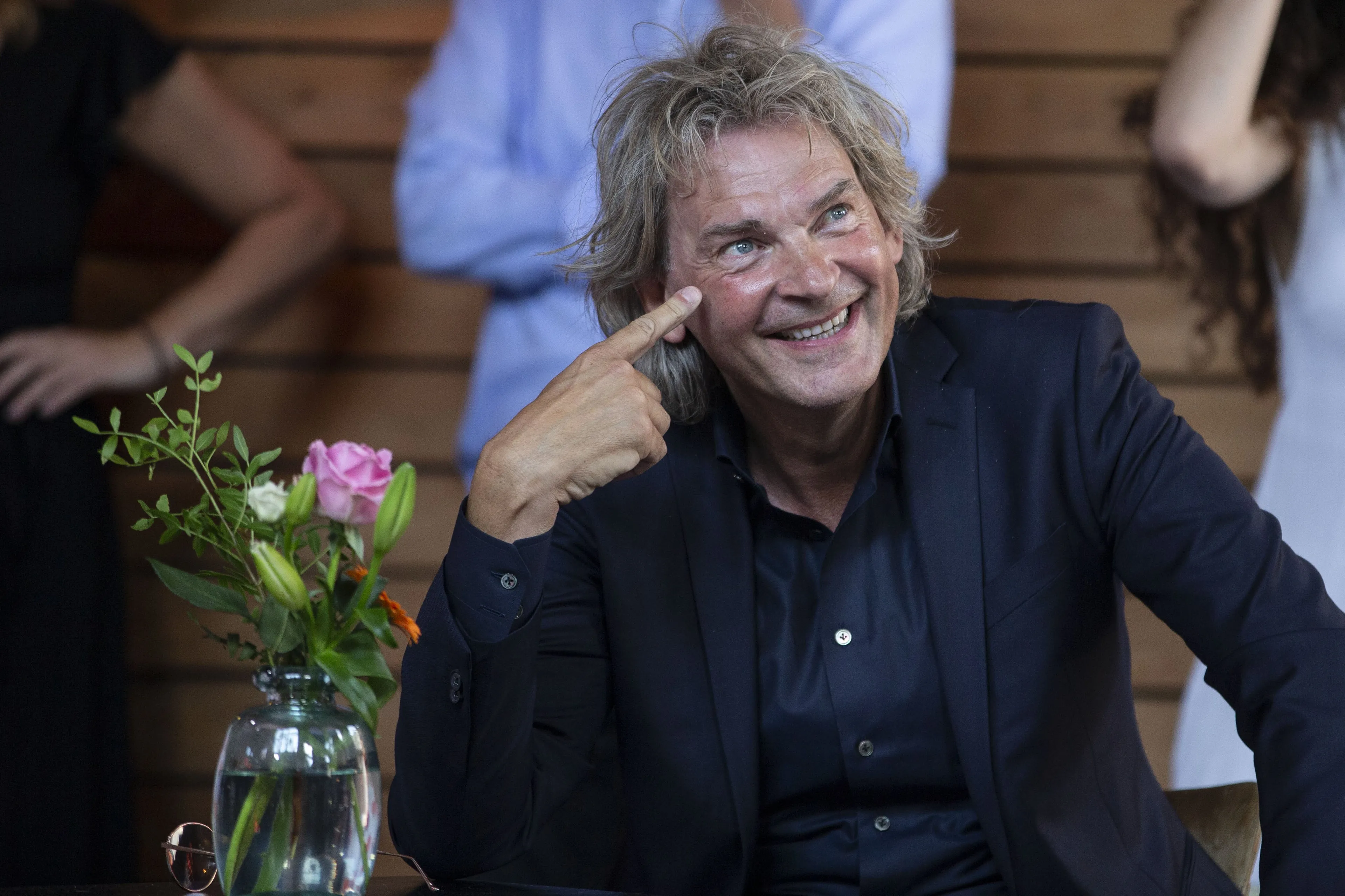 Van Nieuwkerk reageert op rapport: 'Ik heb nooit iemand over tafel getrokken'