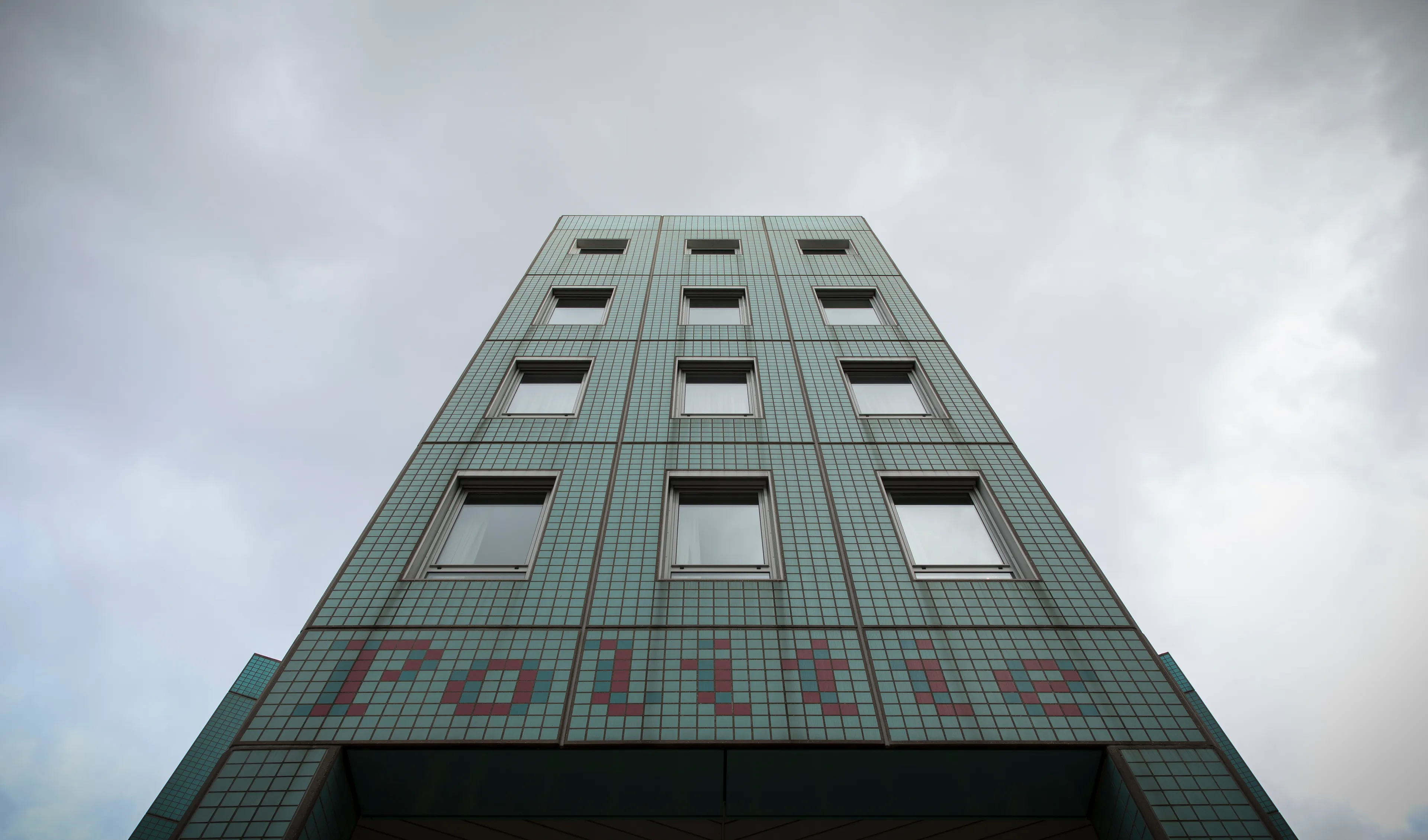 Rotterdamse agent die tipte over racistische appjes weggepest door collega's