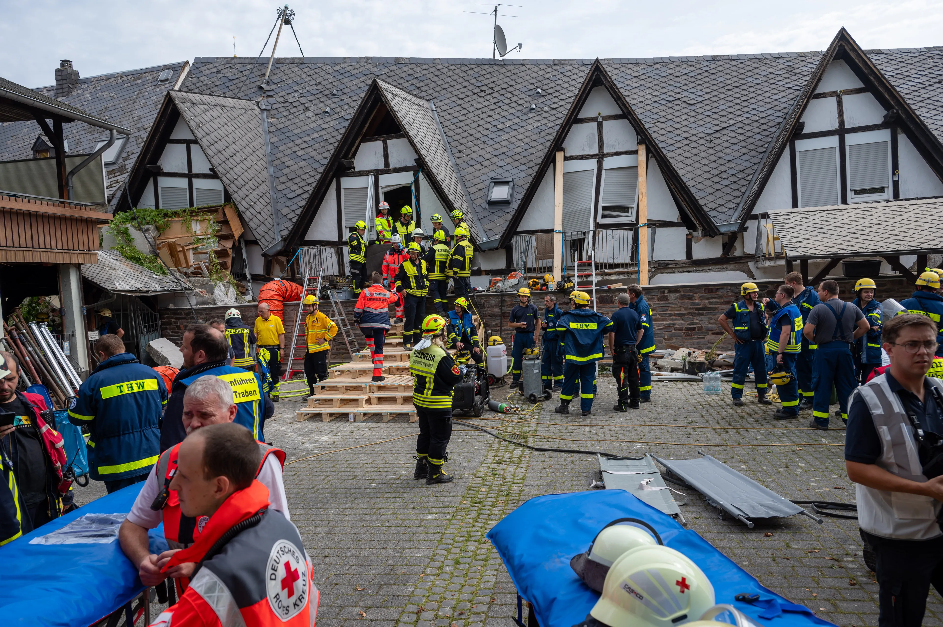 Urker (26) die vast zat onder Duits hotel in 'zorgelijke toestand'