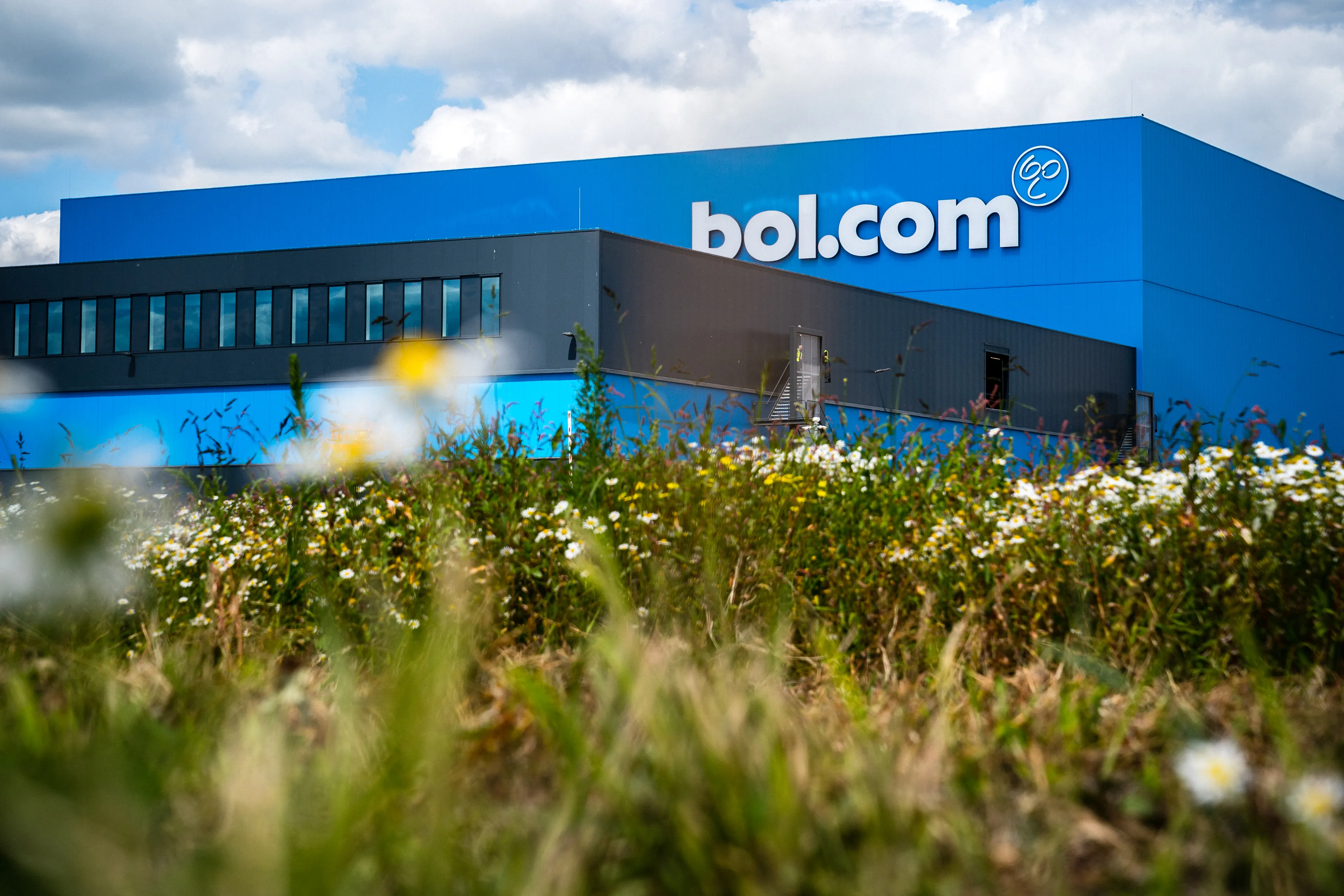 Gewapende overval Bol.com zorgt voor vertraging van tienduizenden pakketten