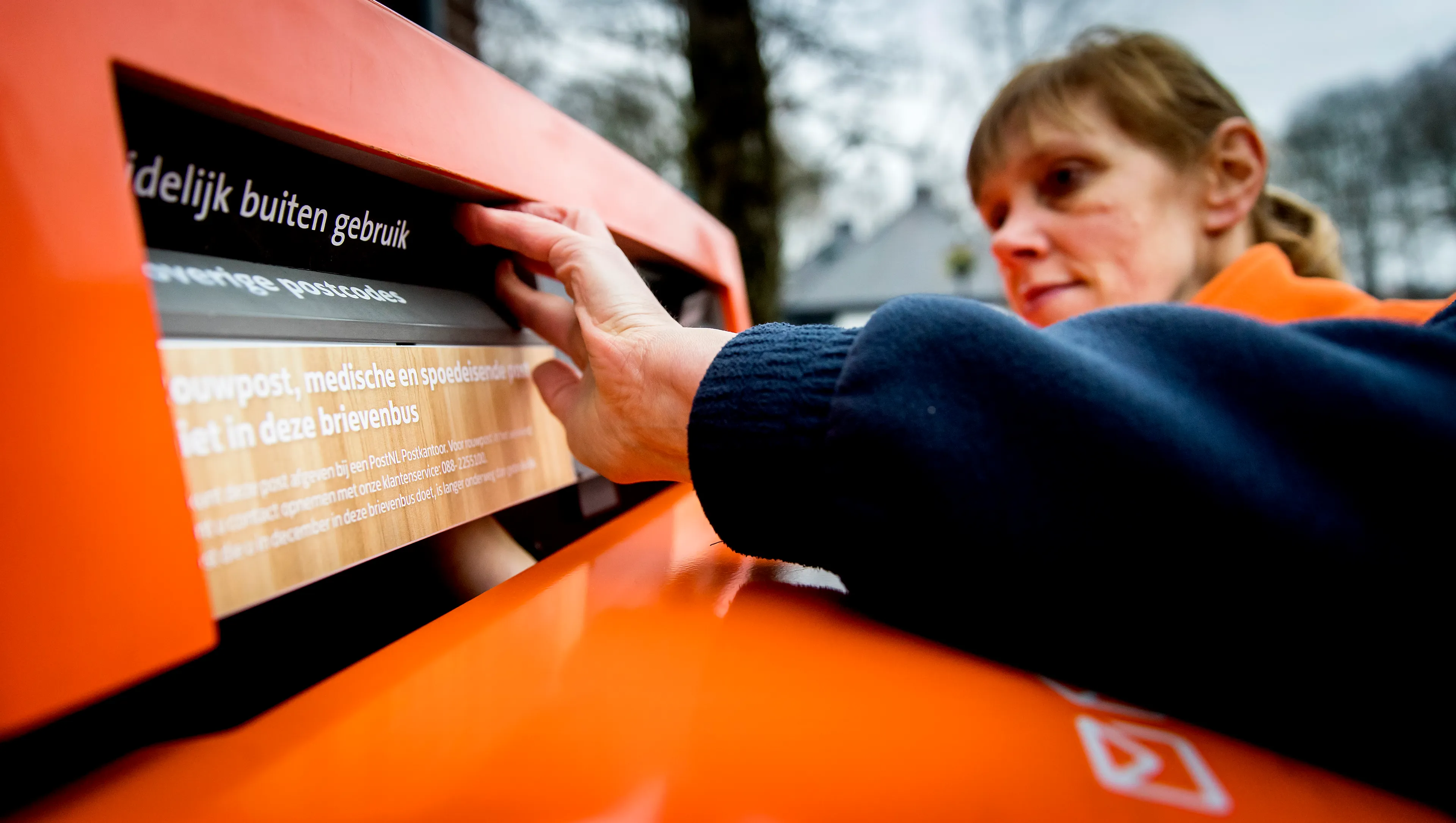 Ondanks vuurwerkverbod sluit PostNL brievenbussen rond jaarwisseling toch af