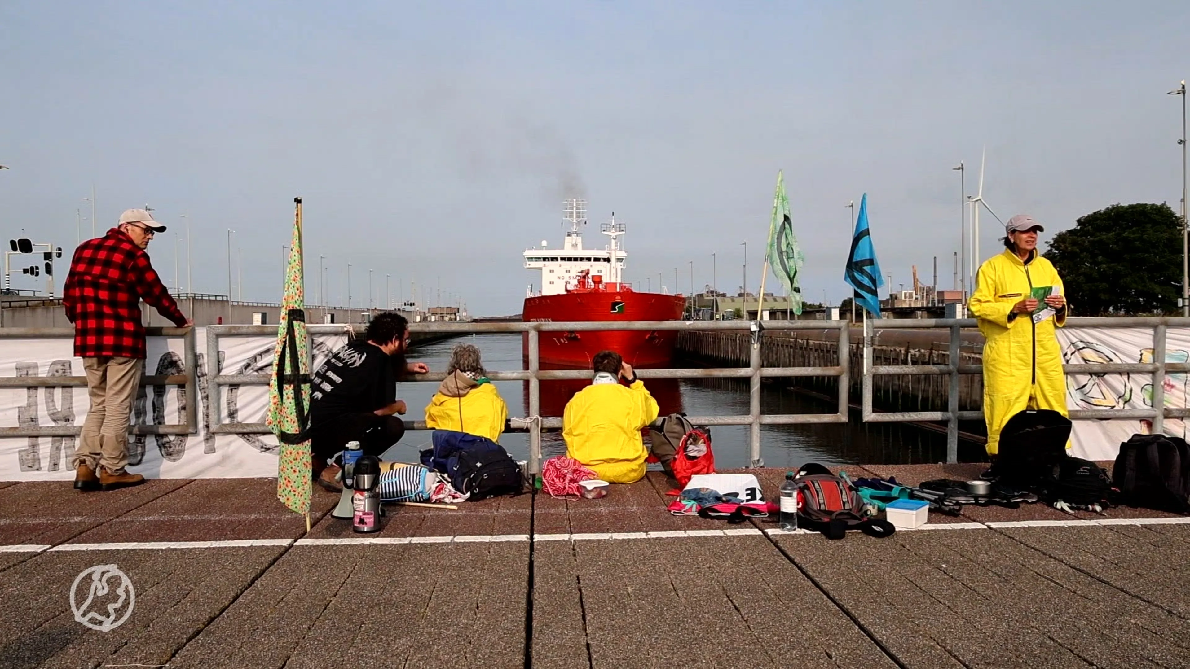 Extinction Rebellion blokkeert opnieuw cruiseschip bij IJmuiden